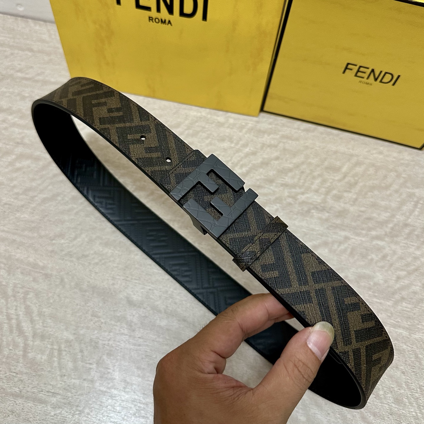 FENDI（芬迪）专柜同款 宽4.0CM 双环正反用腰带 FF按钉搭扣 黑色Cuoio Romano皮革