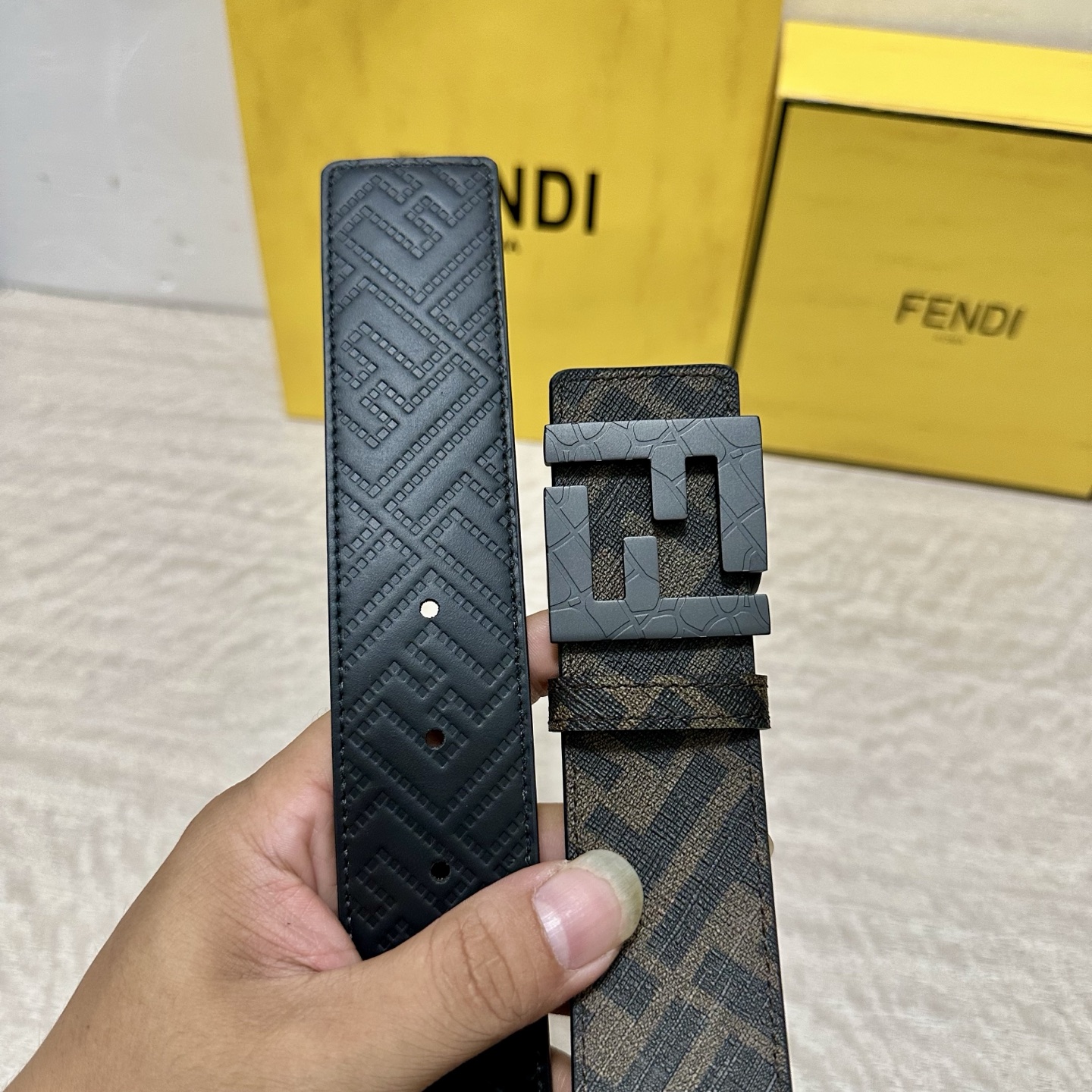 FENDI（芬迪）专柜同款 宽4.0CM 双环正反用腰带 FF按钉搭扣 黑色Cuoio Romano皮革