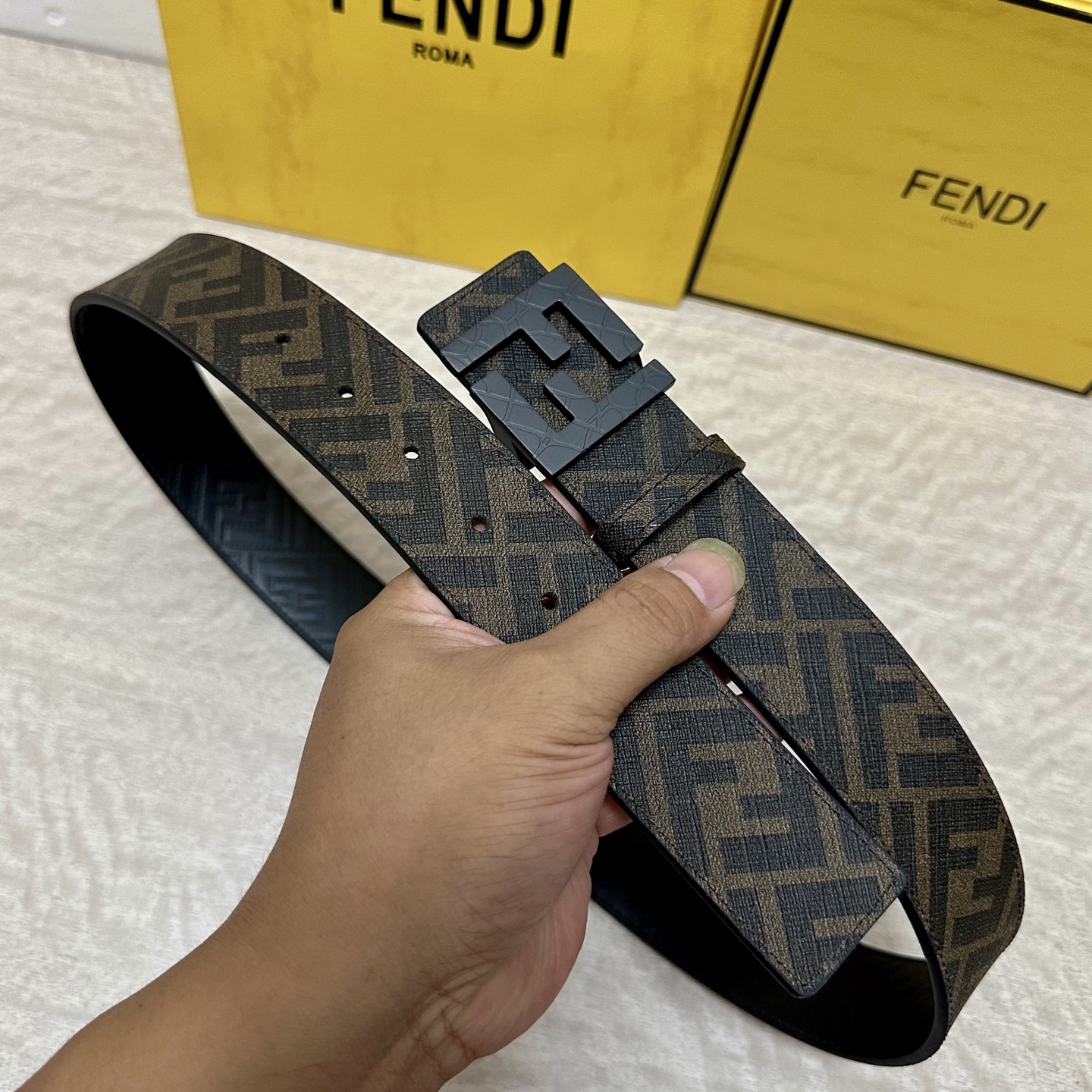 FENDI（芬迪）专柜同款 宽4.0CM 双环正反用腰带 FF按钉搭扣 黑色Cuoio Romano皮革