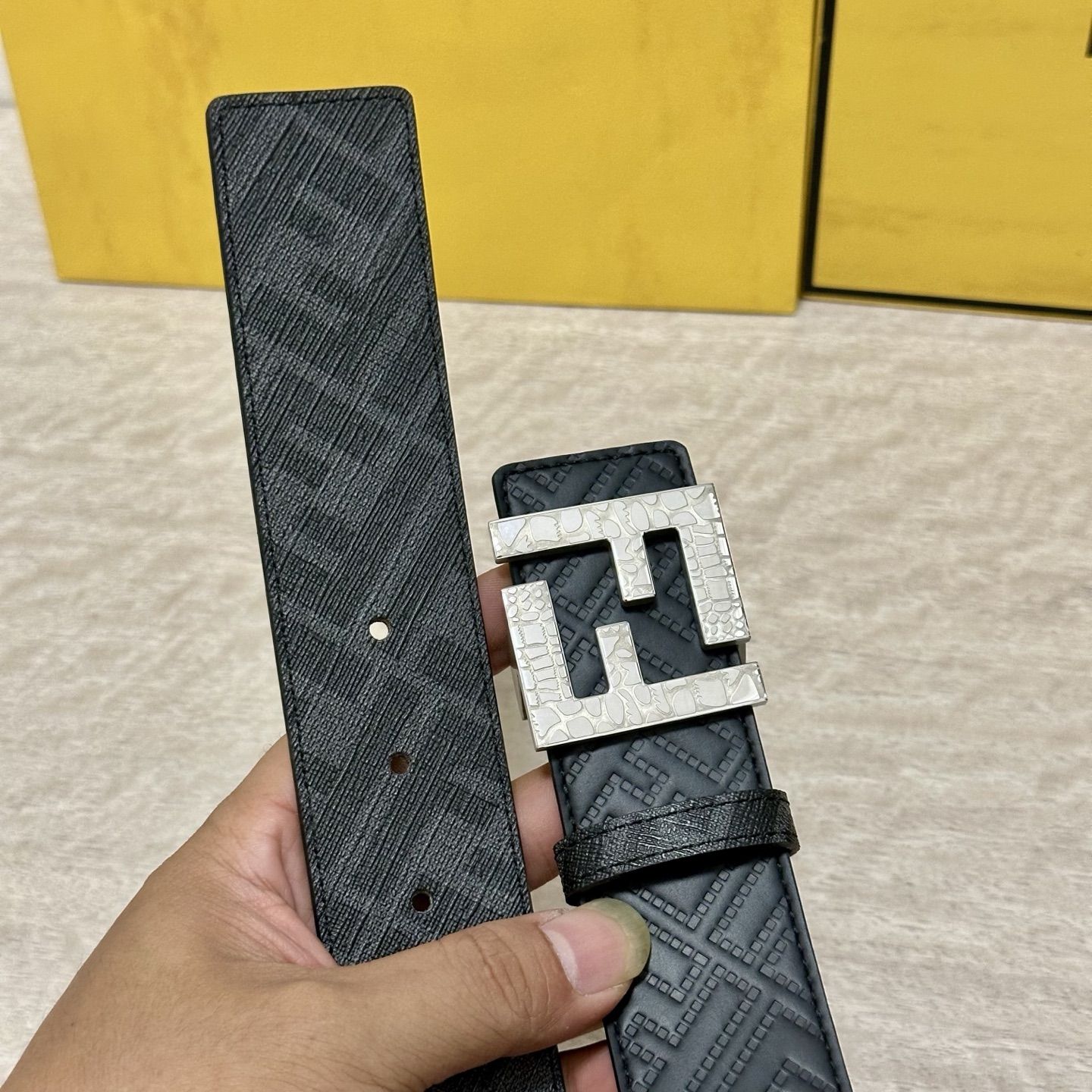 FENDI（芬迪）专柜同款 宽4.0CM 双环正反用腰带 FF按钉搭扣 黑色Cuoio Romano皮革