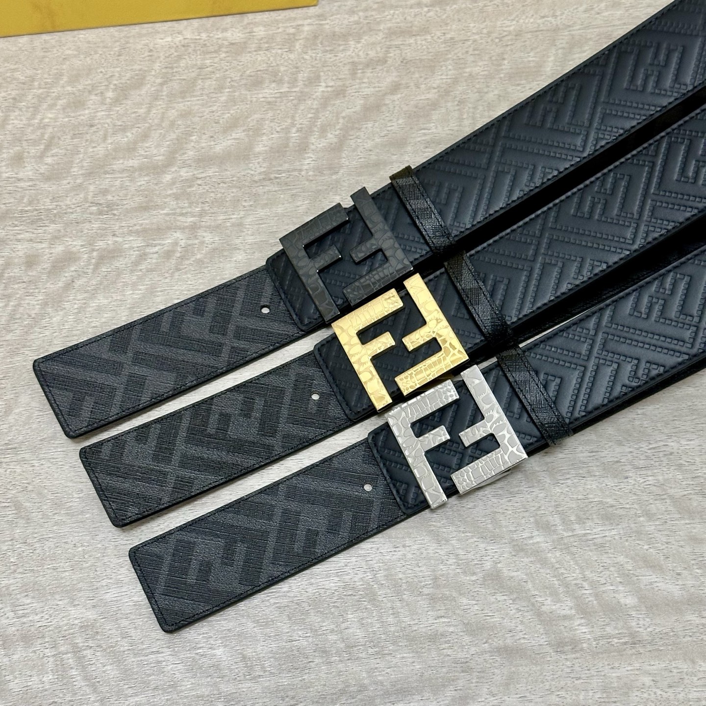 FENDI（芬迪）专柜同款 宽4.0CM 双环正反用腰带 FF按钉搭扣 黑色Cuoio Romano皮革