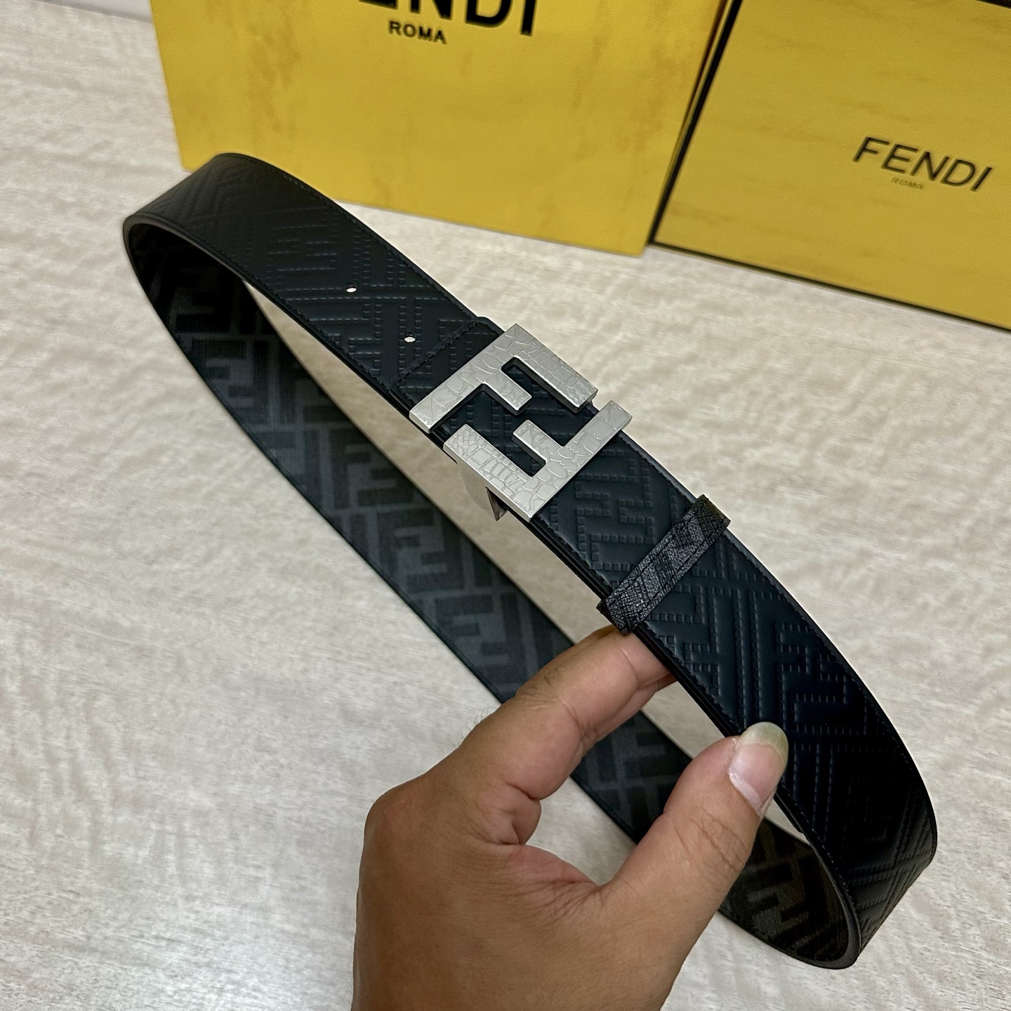 FENDI（芬迪）专柜同款 宽4.0CM 双环正反用腰带 FF按钉搭扣 黑色Cuoio Romano皮革