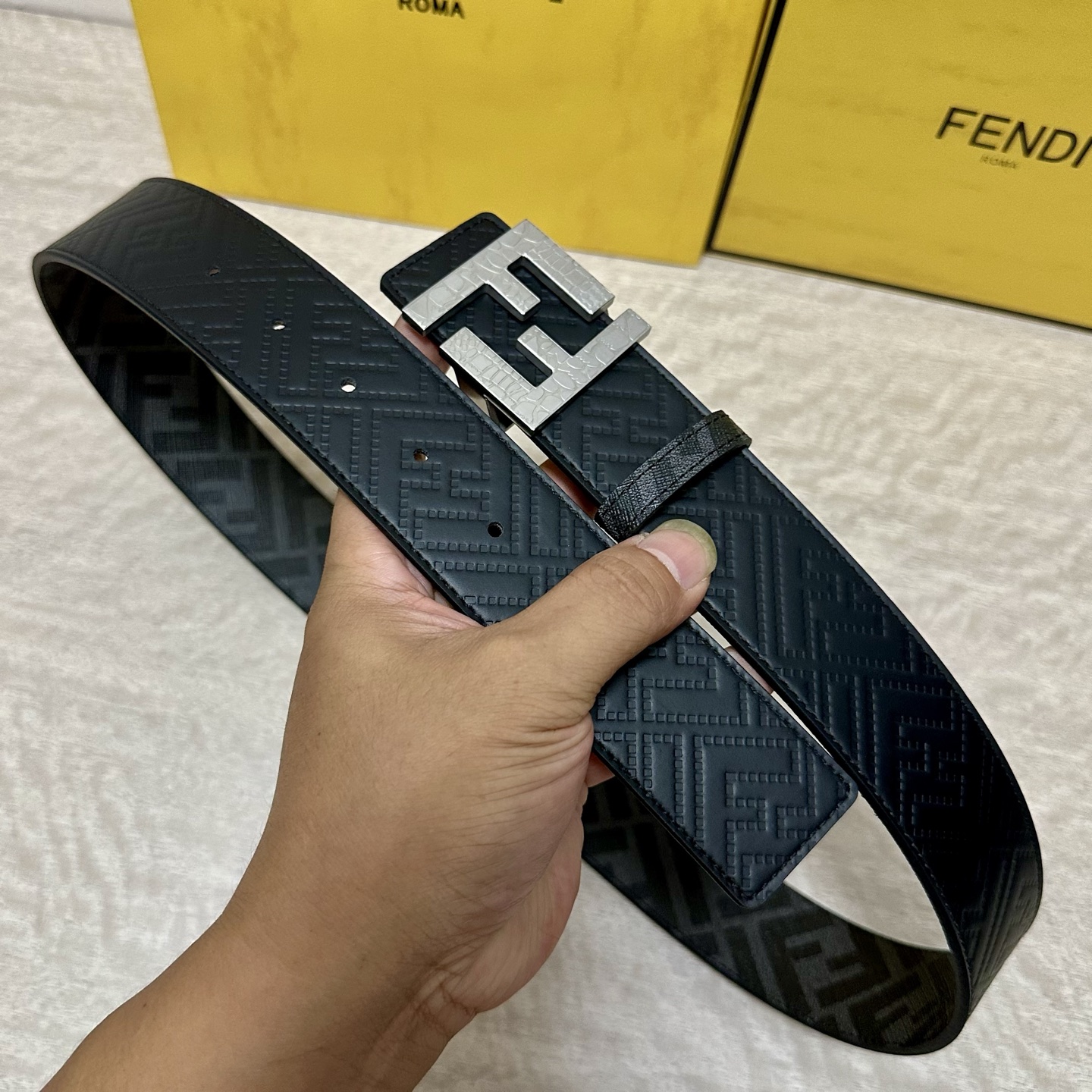 FENDI（芬迪）专柜同款 宽4.0CM 双环正反用腰带 FF按钉搭扣 黑色Cuoio Romano皮革