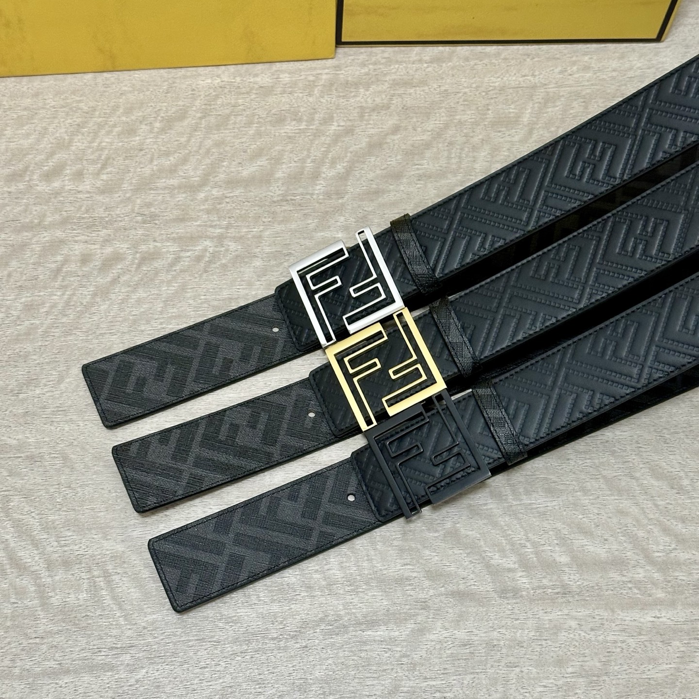 FENDI（芬迪）专柜同款 宽4.0CM 双环正反用腰带 FF按钉搭扣 黑色Cuoio Romano皮革
