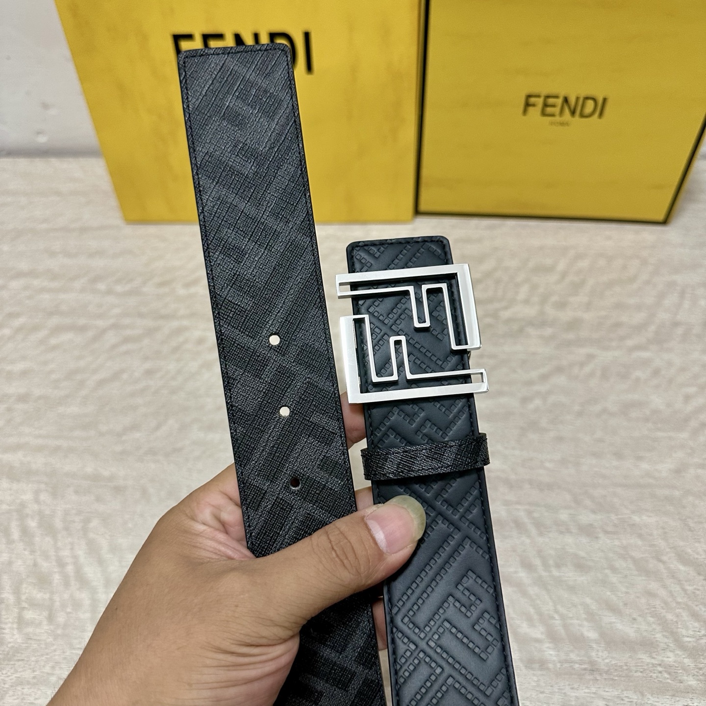 FENDI（芬迪）专柜同款 宽4.0CM 双环正反用腰带 FF按钉搭扣 黑色Cuoio Romano皮革