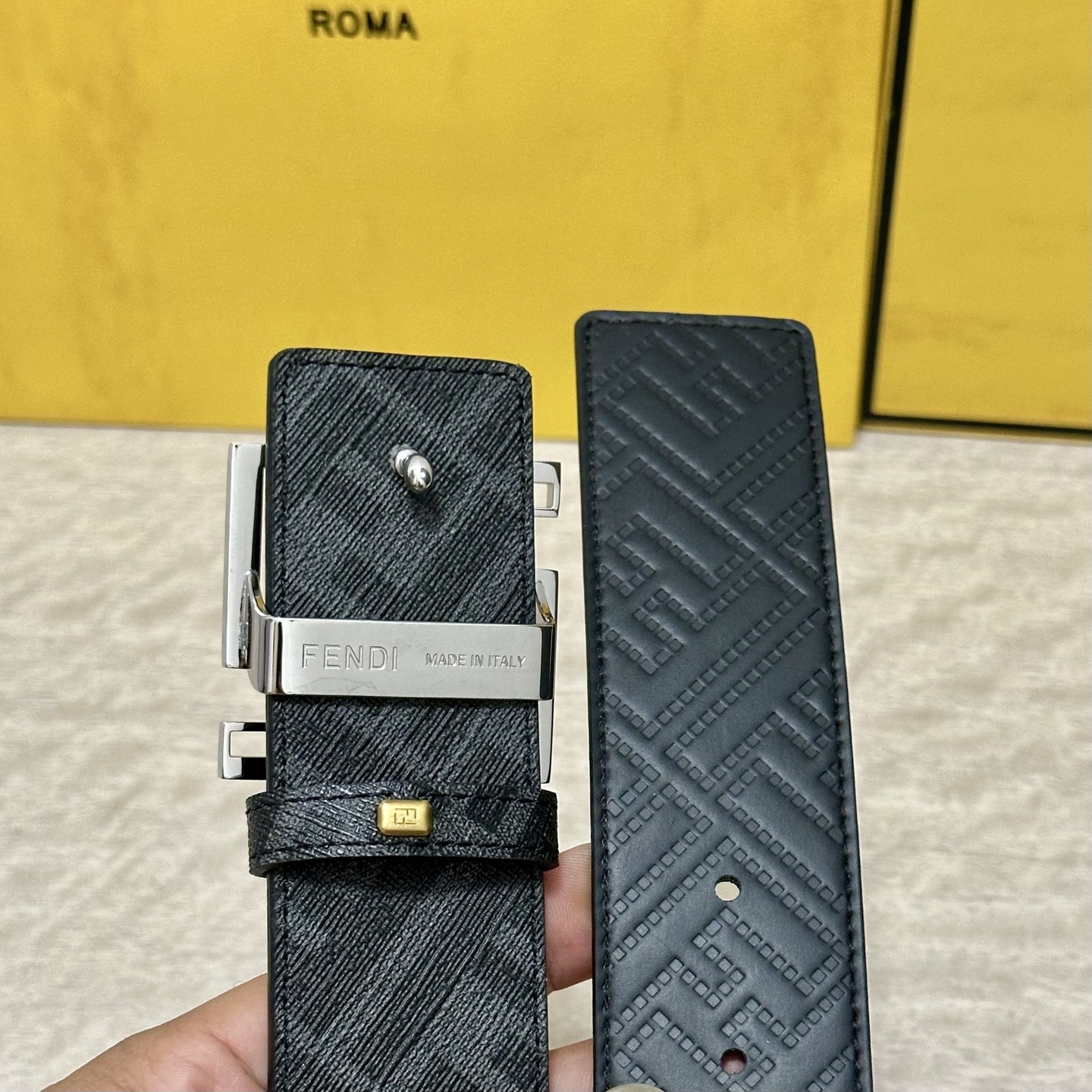FENDI（芬迪）专柜同款 宽4.0CM 双环正反用腰带 FF按钉搭扣 黑色Cuoio Romano皮革