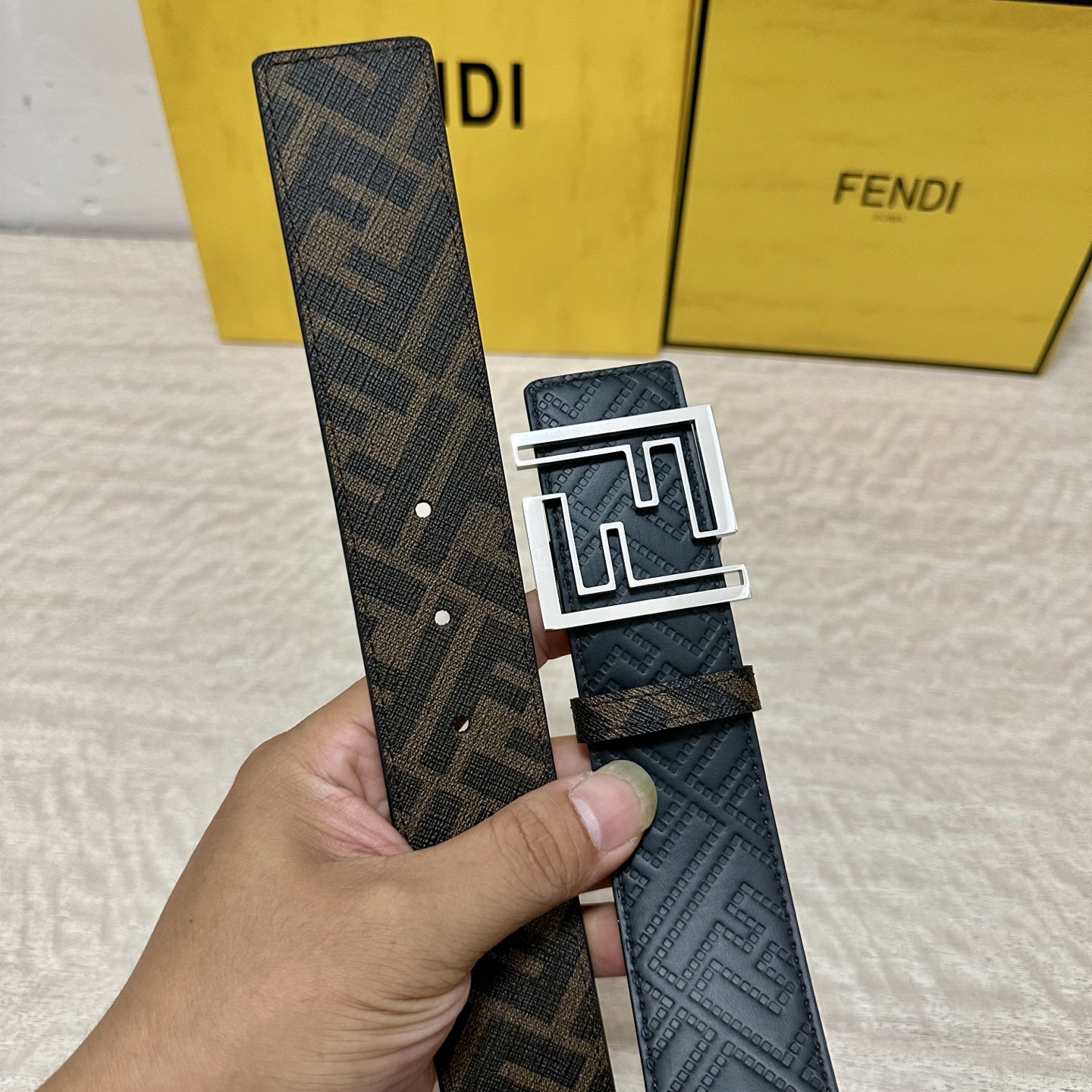FENDI（芬迪）专柜同款 宽4.0CM 双环正反用腰带 FF按钉搭扣 黑色Cuoio Romano皮革