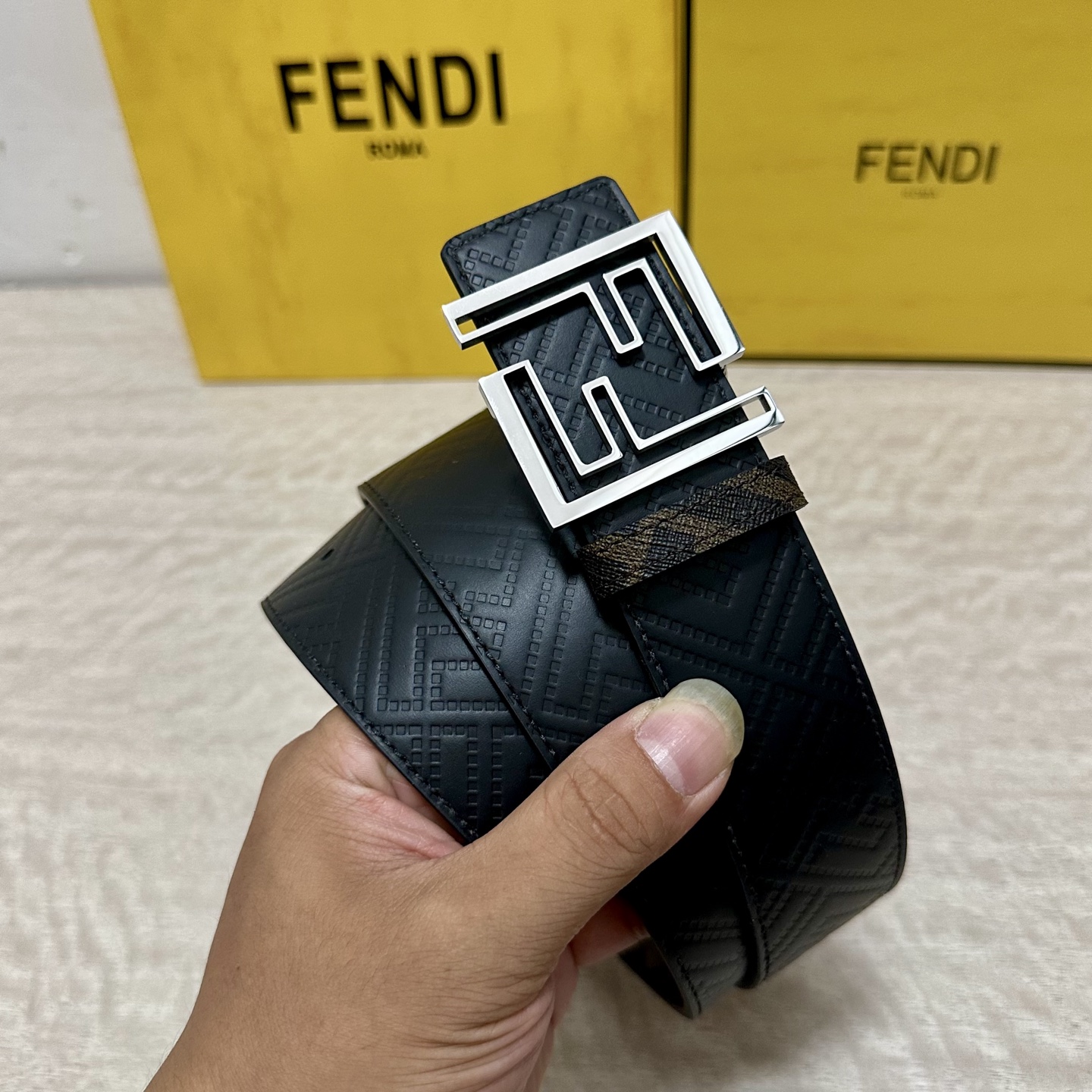 FENDI（芬迪）专柜同款 宽4.0CM 双环正反用腰带 FF按钉搭扣 黑色Cuoio Romano皮革