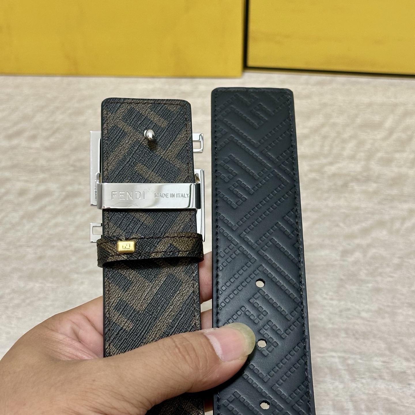 FENDI（芬迪）专柜同款 宽4.0CM 双环正反用腰带 FF按钉搭扣 黑色Cuoio Romano皮革