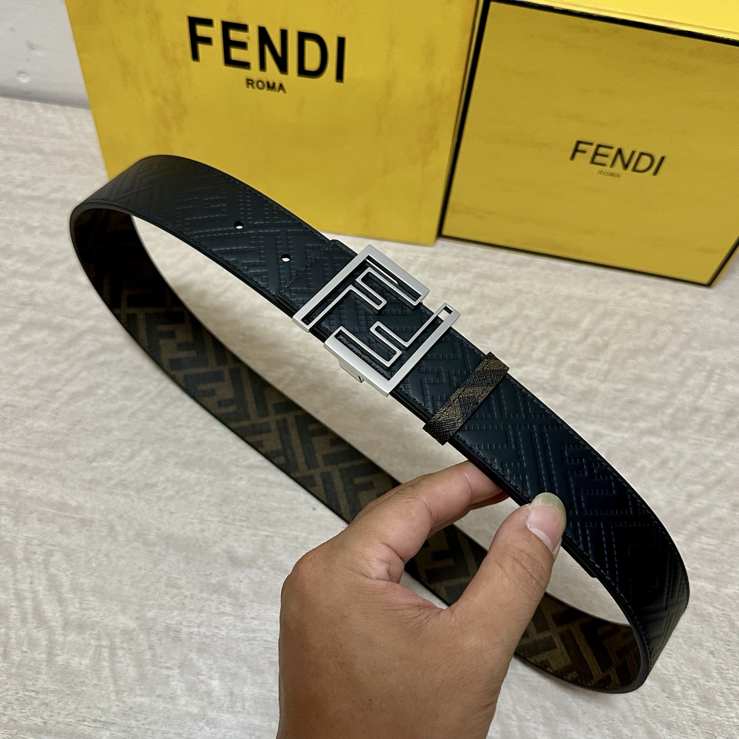 FENDI（芬迪）专柜同款 宽4.0CM 双环正反用腰带 FF按钉搭扣 黑色Cuoio Romano皮革