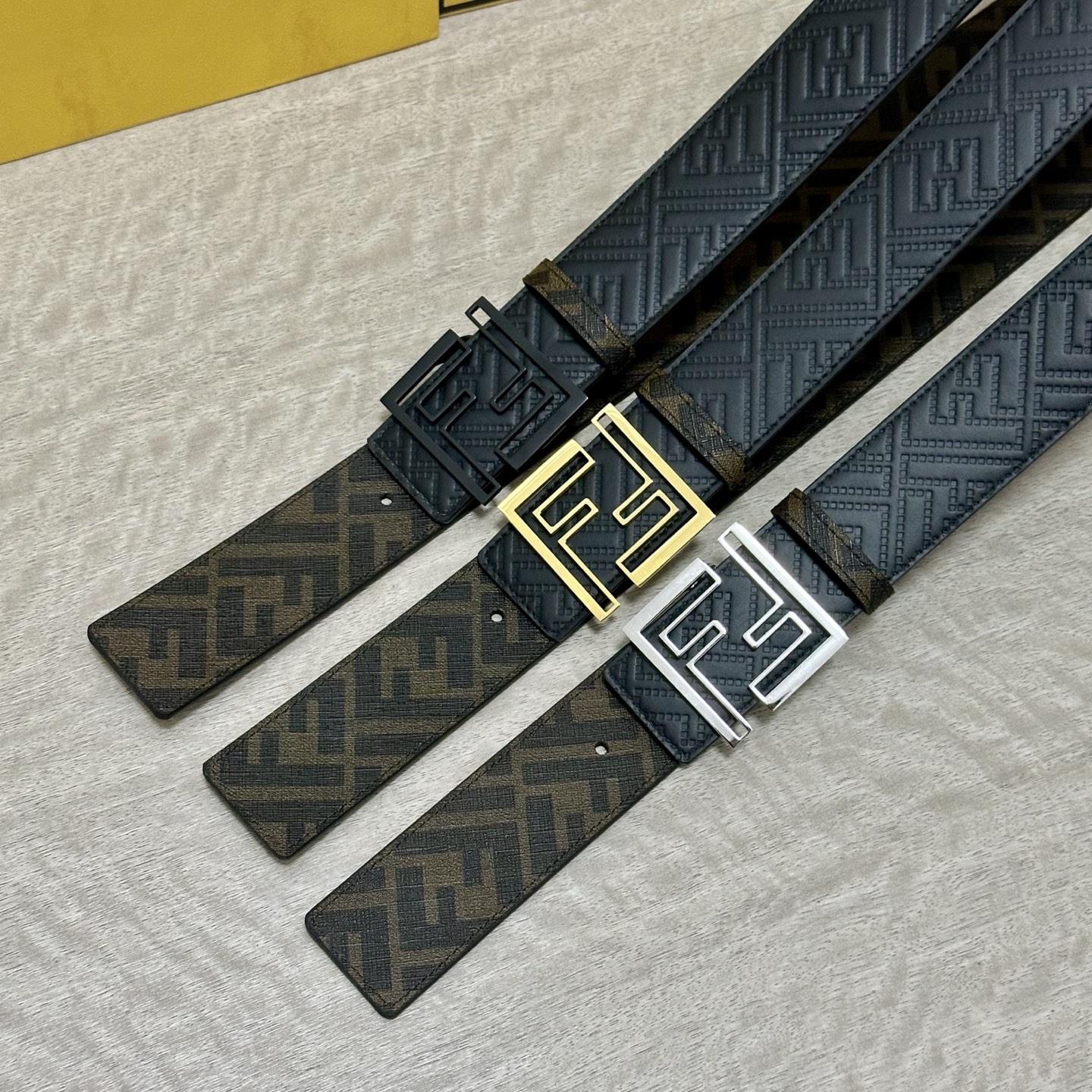FENDI（芬迪）专柜同款 宽4.0CM 双环正反用腰带 FF按钉搭扣 黑色Cuoio Romano皮革