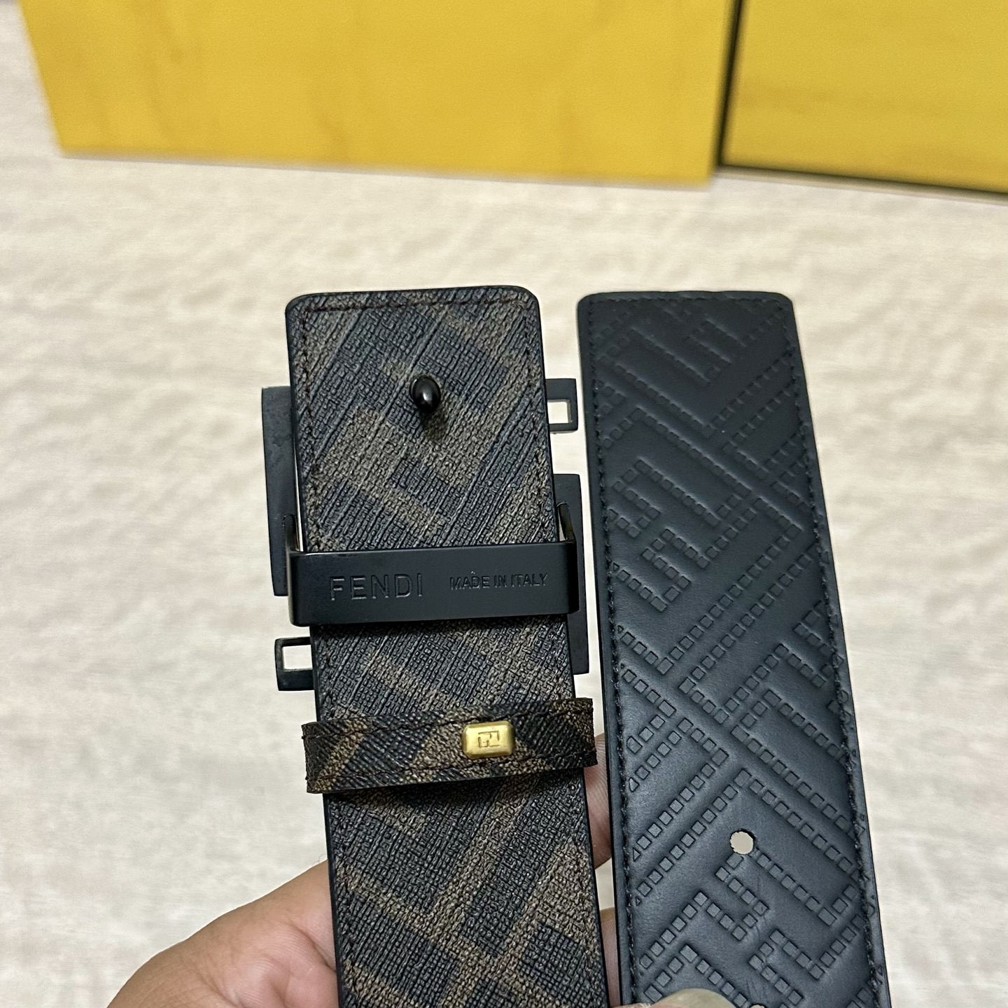 FENDI（芬迪）专柜同款 宽4.0CM 双环正反用腰带 FF按钉搭扣 黑色Cuoio Romano皮革