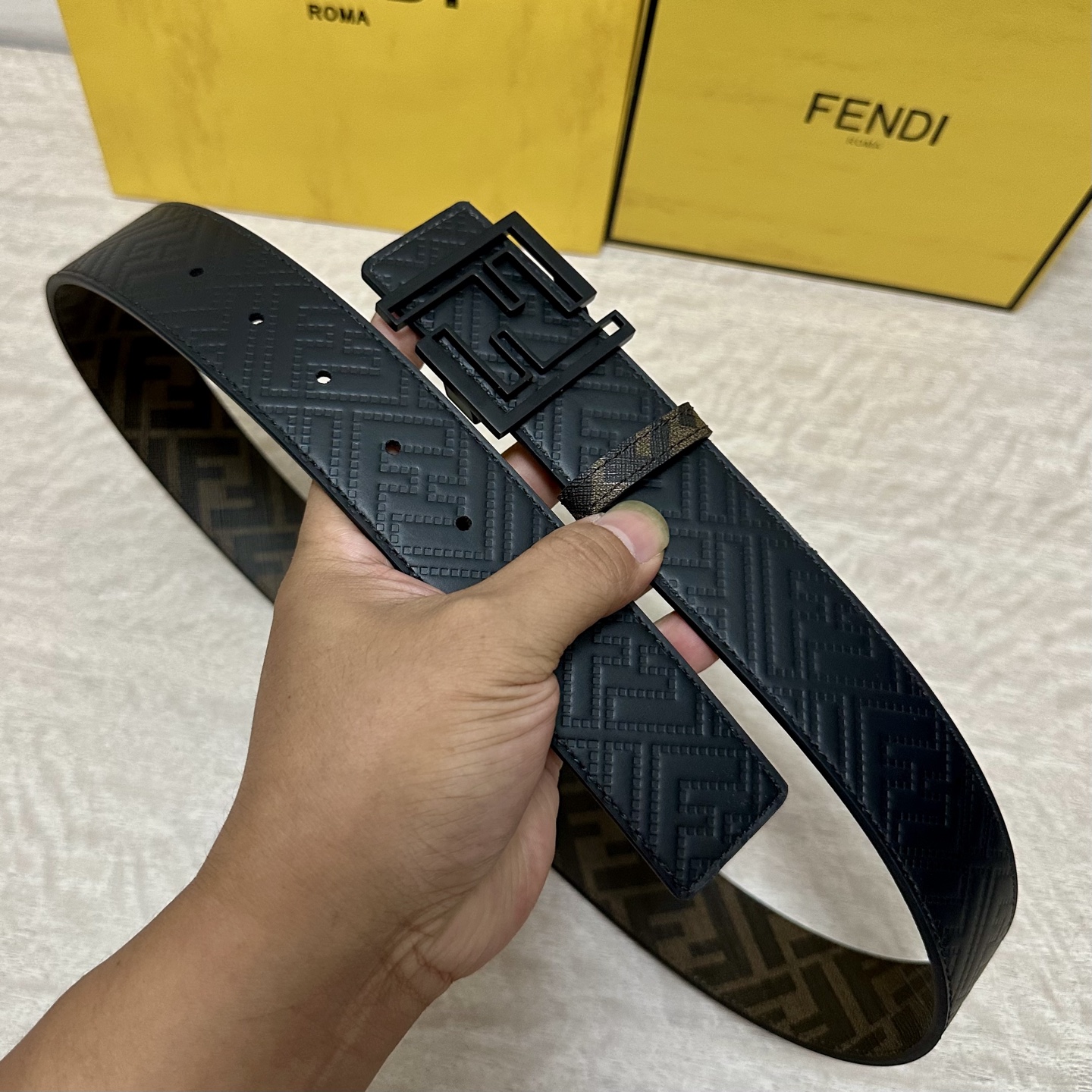FENDI（芬迪）专柜同款 宽4.0CM 双环正反用腰带 FF按钉搭扣 黑色Cuoio Romano皮革