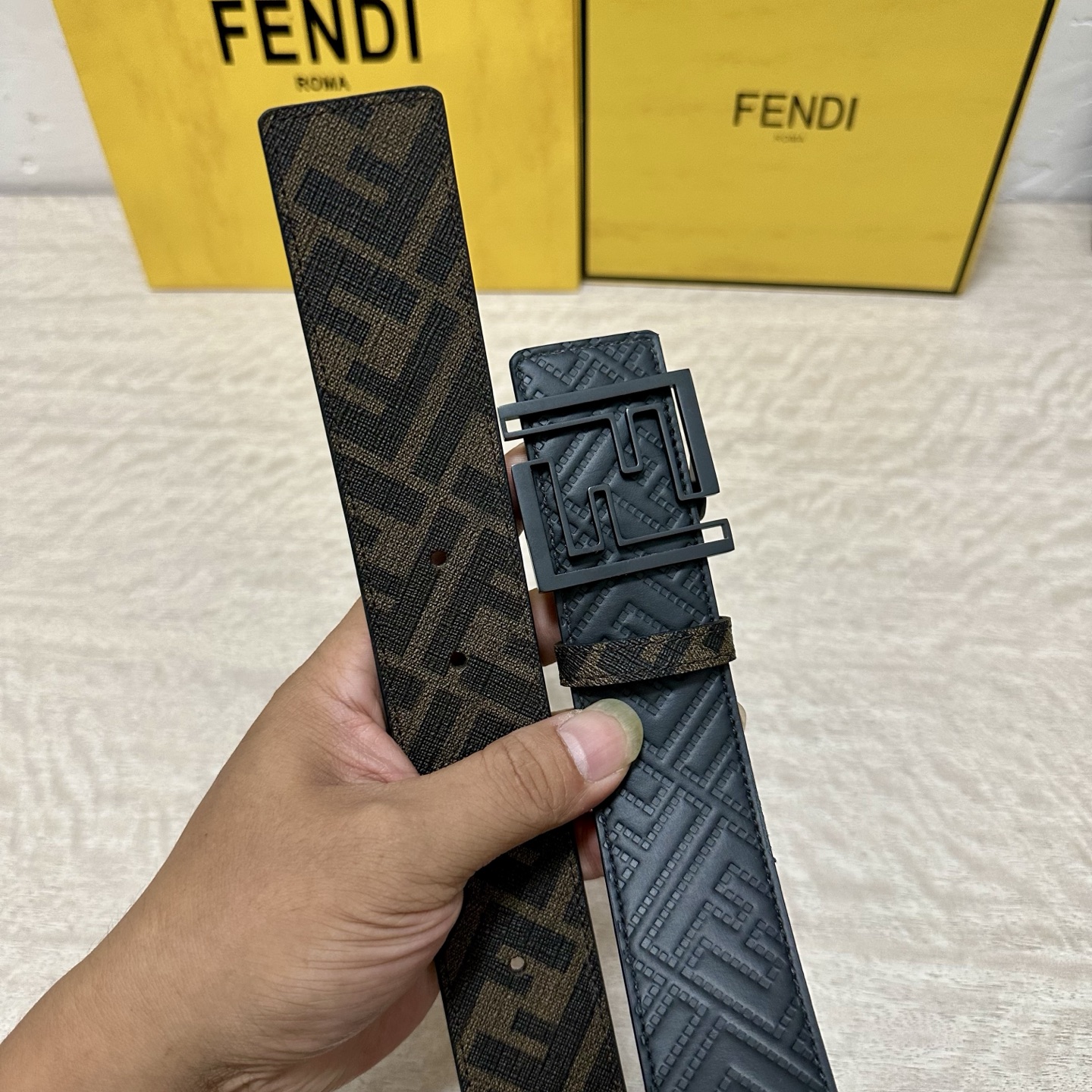FENDI（芬迪）专柜同款 宽4.0CM 双环正反用腰带 FF按钉搭扣 黑色Cuoio Romano皮革