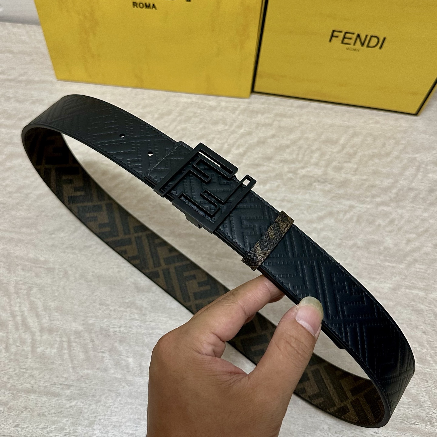 FENDI（芬迪）专柜同款 宽4.0CM 双环正反用腰带 FF按钉搭扣 黑色Cuoio Romano皮革