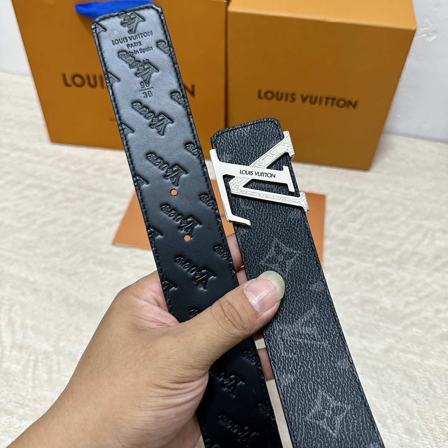LV.路易威登 宽40MM双面原版小牛皮 搭配单钌钯电镀扣 完美的手感.油边 出众的设计.风格 高贵奢华