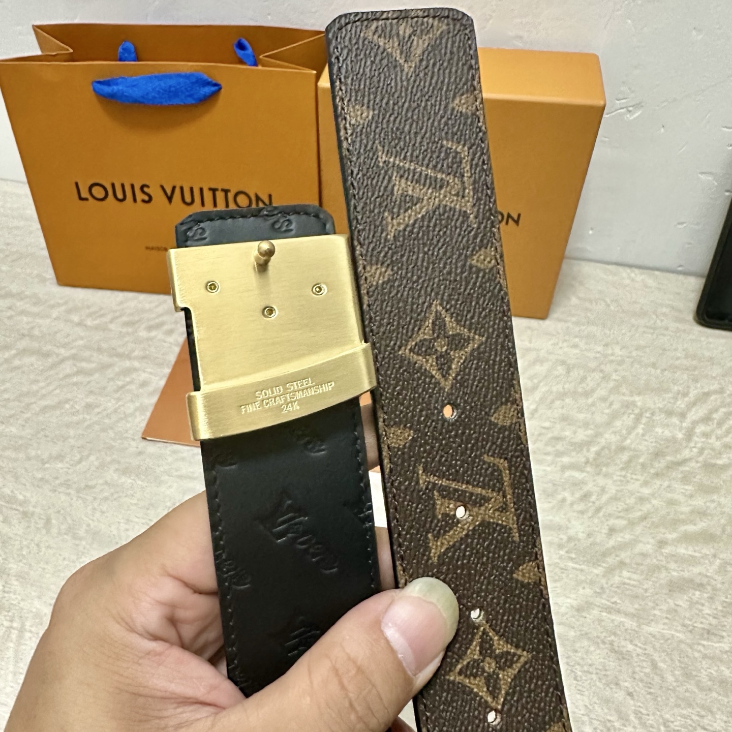 LV.路易威登 宽40MM双面原版小牛皮 搭配单钌钯电镀扣 完美的手感.油边 出众的设计.风格 高贵奢华
