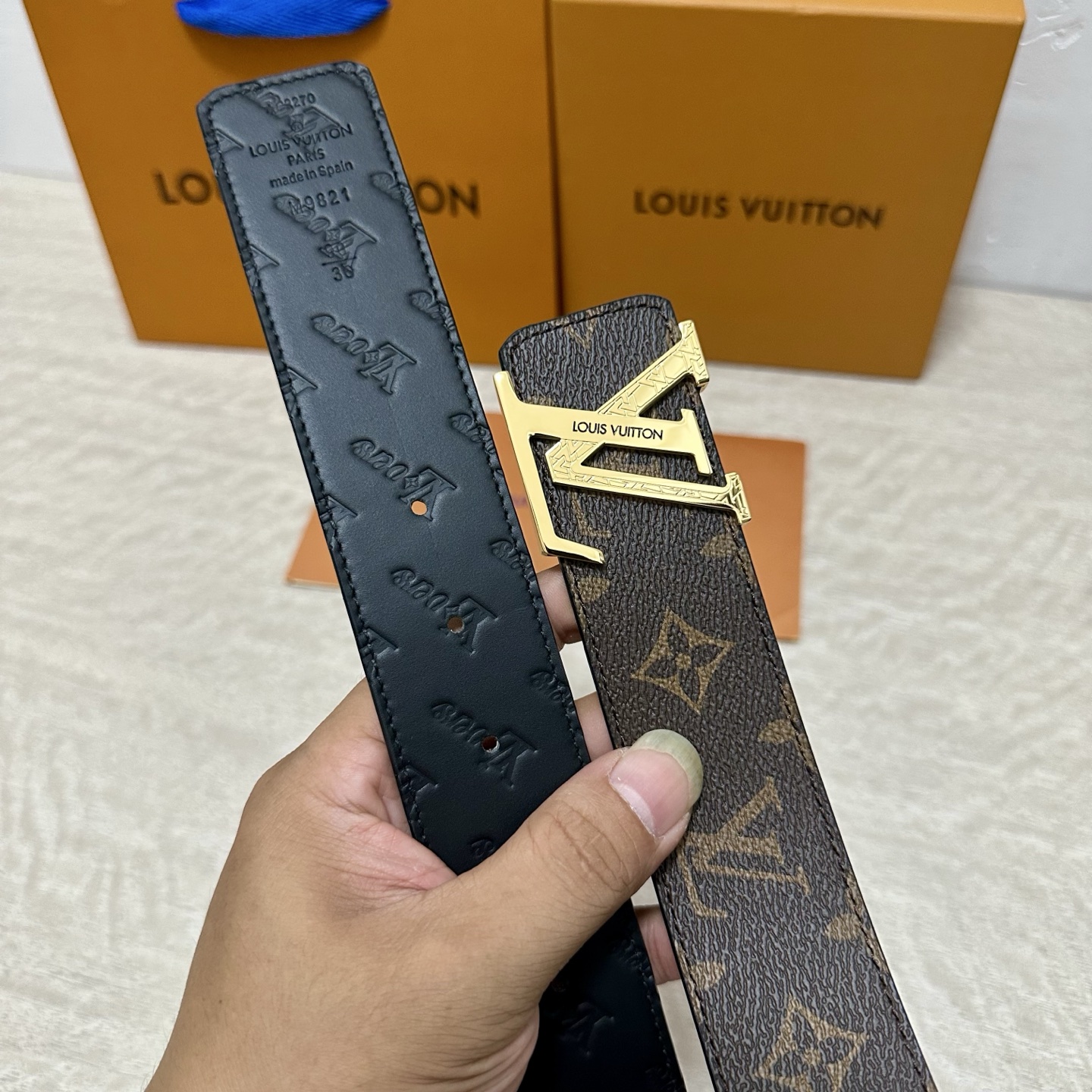 LV.路易威登 宽40MM双面原版小牛皮 搭配单钌钯电镀扣 完美的手感.油边 出众的设计.风格 高贵奢华