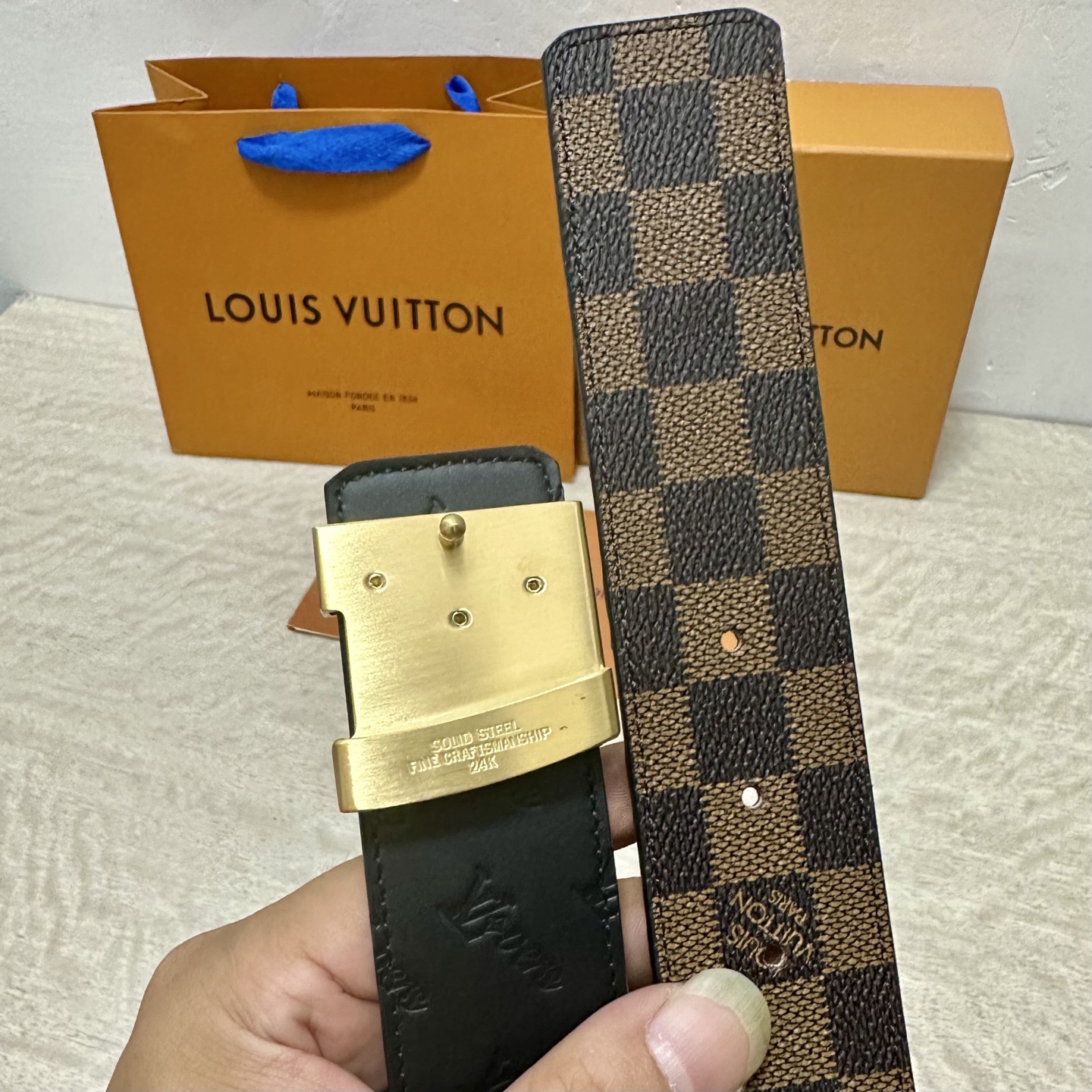 LV.路易威登 宽40MM双面原版小牛皮 搭配单钌钯电镀扣 完美的手感.油边 出众的设计.风格 高贵奢华