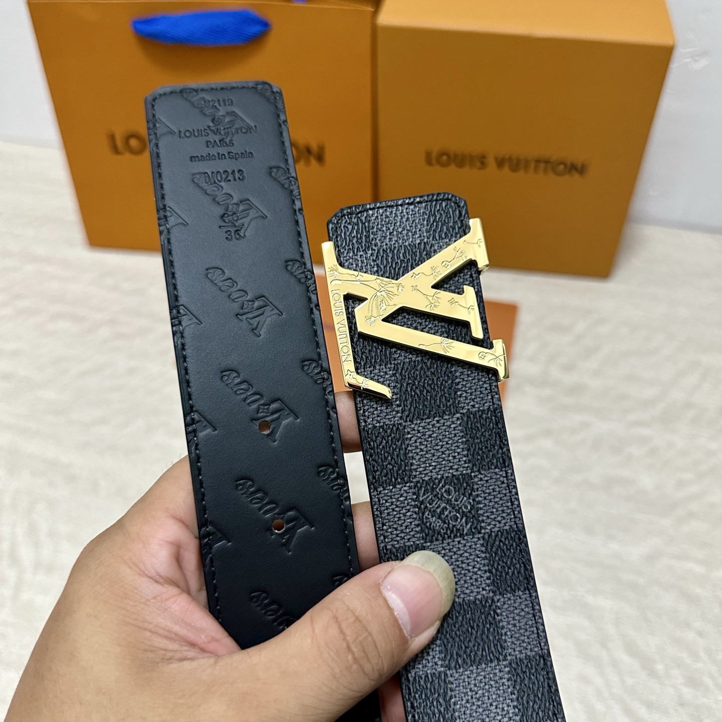 LV.路易威登 宽40MM双面原版小牛皮 搭配单钌钯电镀扣 完美的手感.油边 出众的设计.风格 高贵奢华