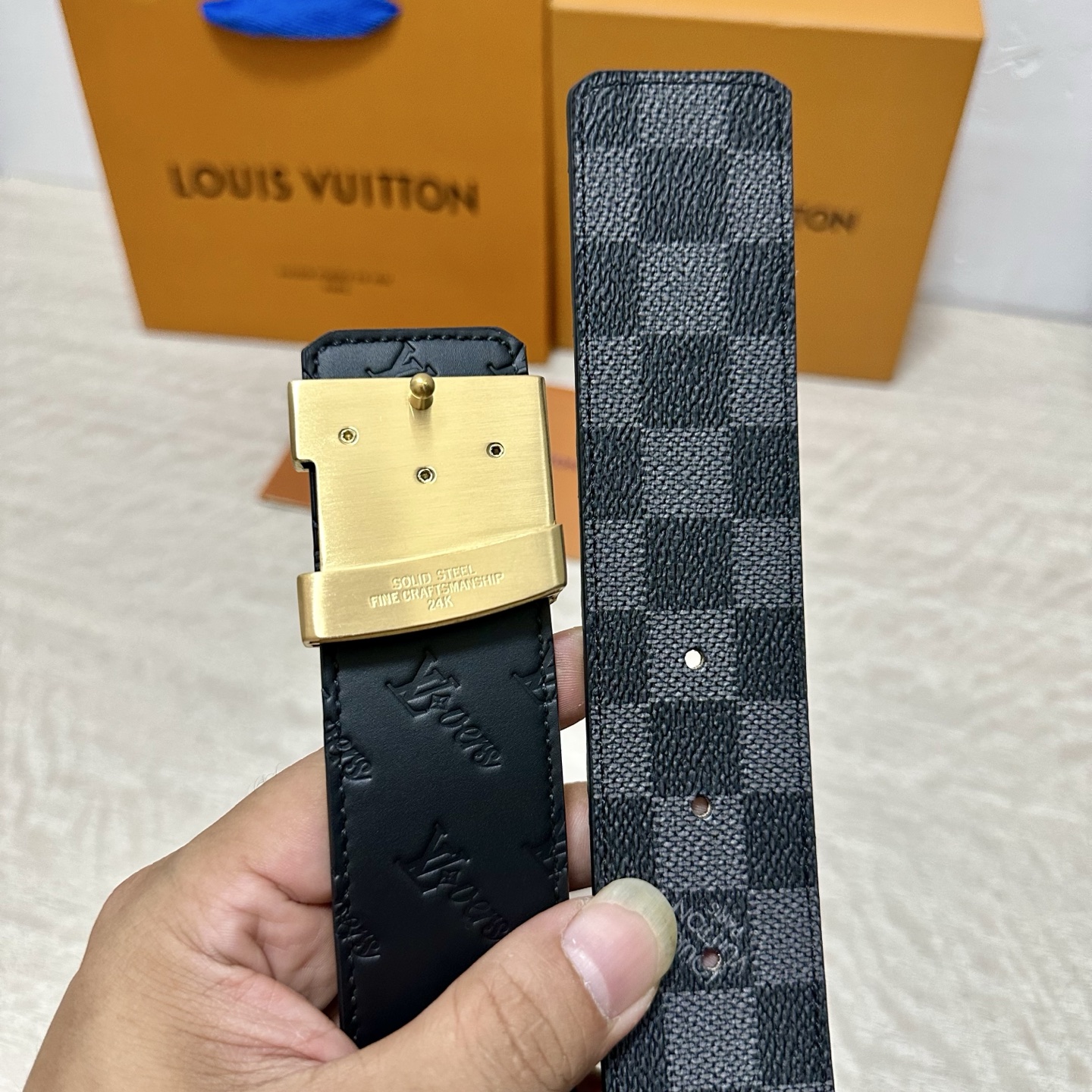 LV.路易威登 宽40MM双面原版小牛皮 搭配单钌钯电镀扣 完美的手感.油边 出众的设计.风格 高贵奢华