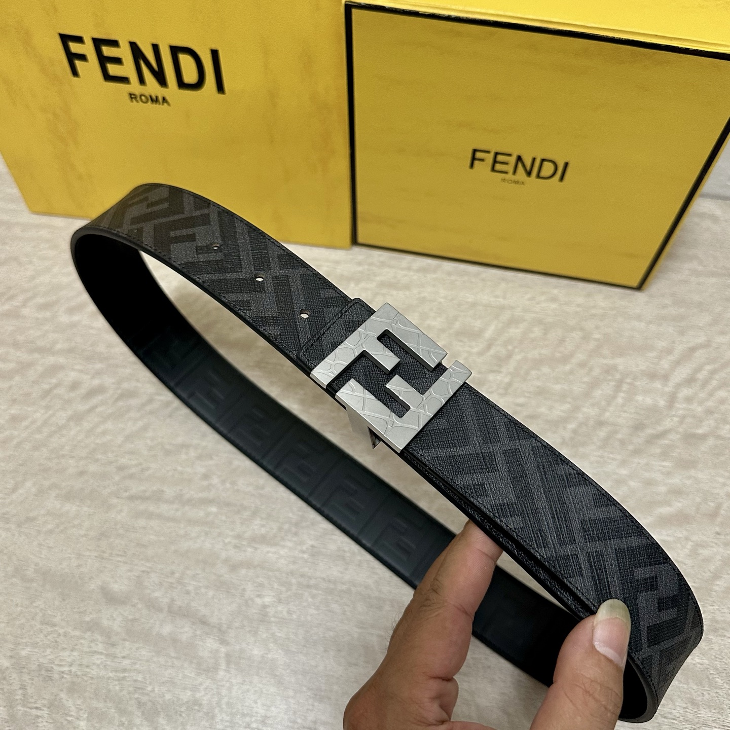 FENDI（芬迪）专柜同款 宽4.0CM 双环正反用腰带 FF按钉搭扣 黑色Cuoio Romano皮革