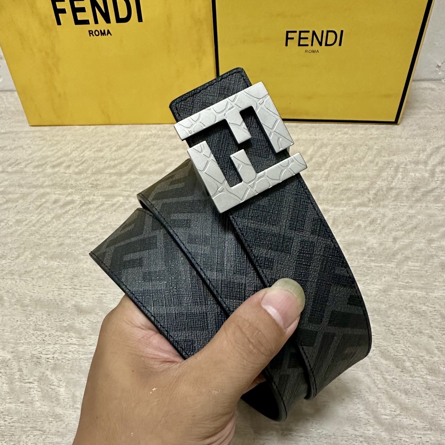 FENDI（芬迪）专柜同款 宽4.0CM 双环正反用腰带 FF按钉搭扣 黑色Cuoio Romano皮革