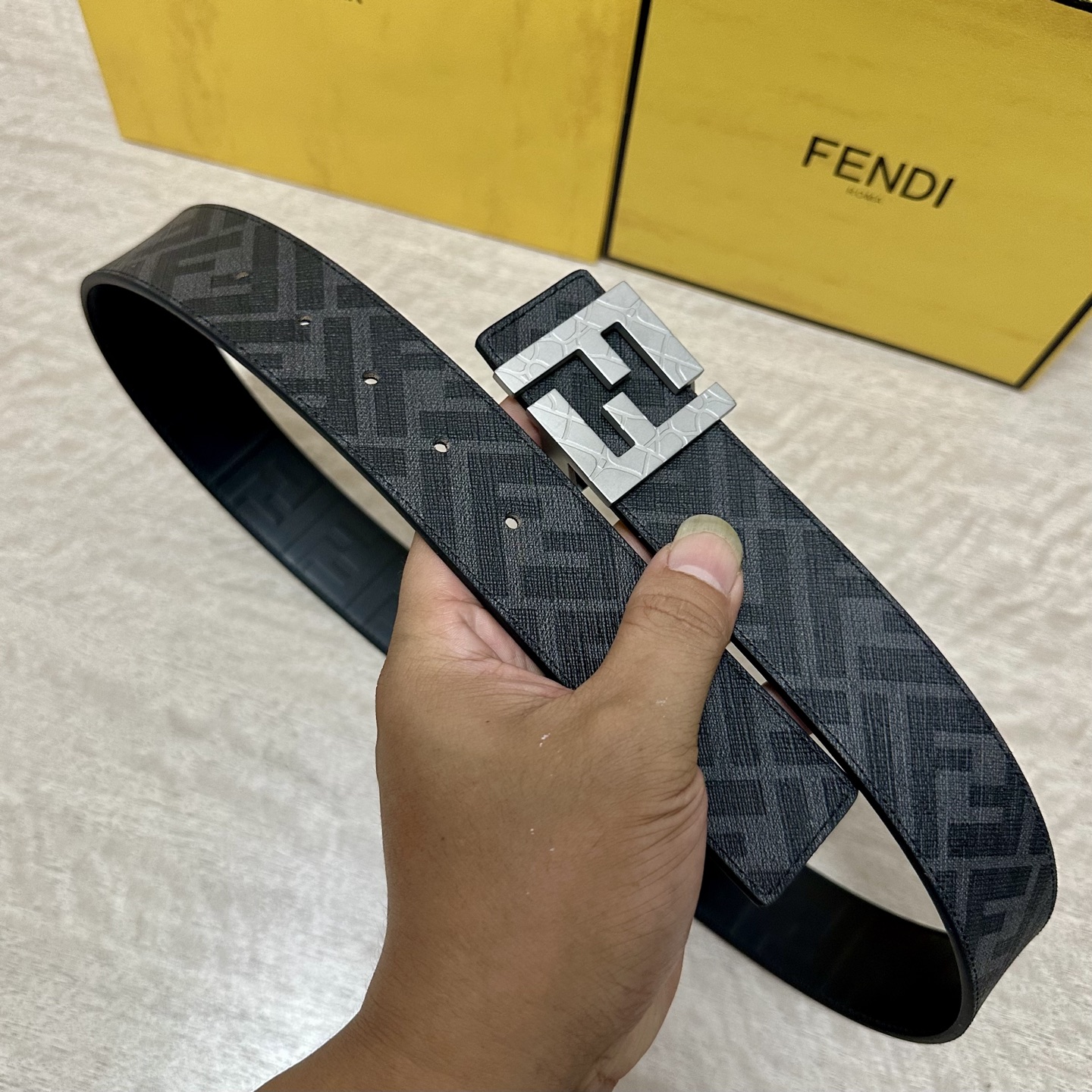 FENDI（芬迪）专柜同款 宽4.0CM 双环正反用腰带 FF按钉搭扣 黑色Cuoio Romano皮革