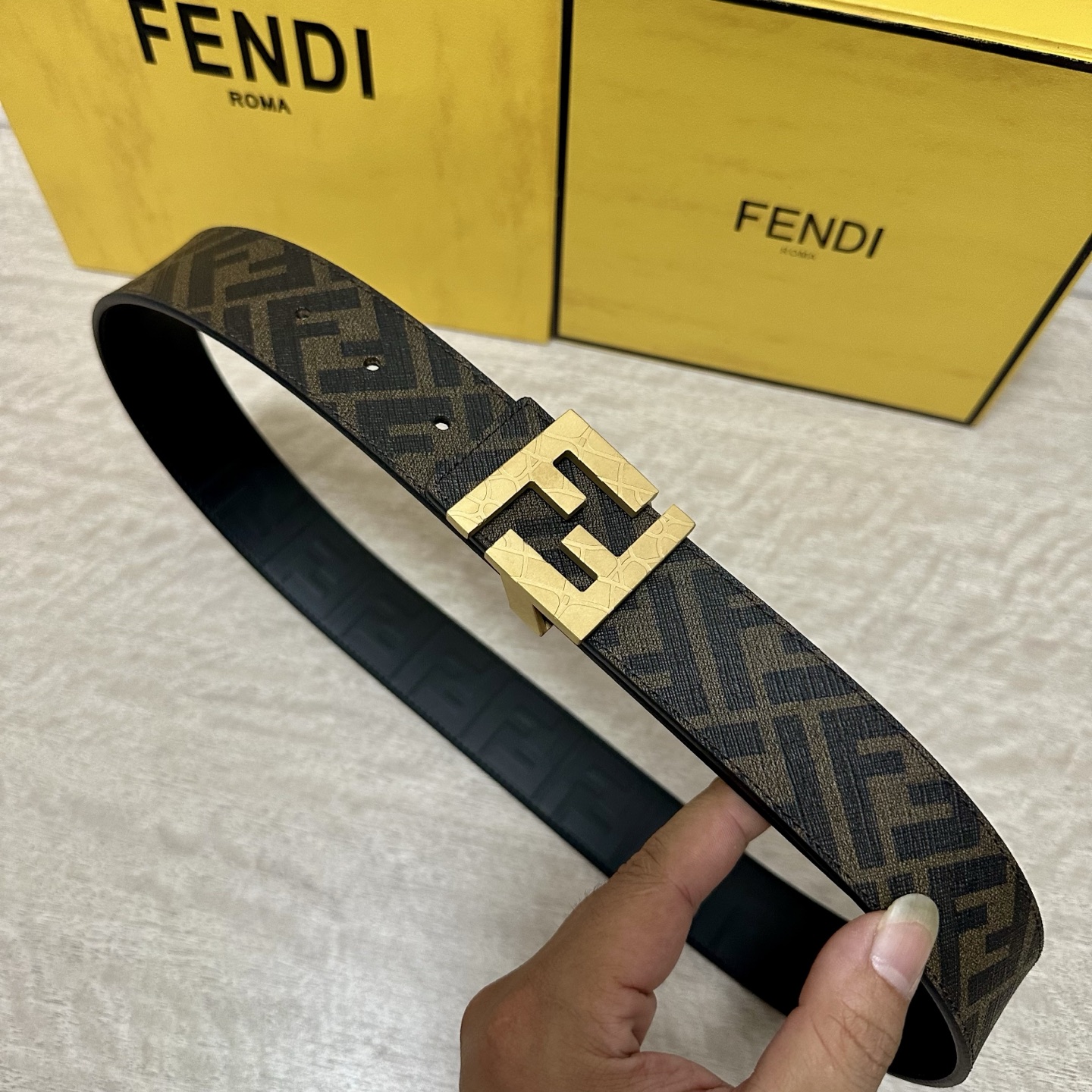 FENDI（芬迪）专柜同款 宽4.0CM 双环正反用腰带 FF按钉搭扣 黑色Cuoio Romano皮革