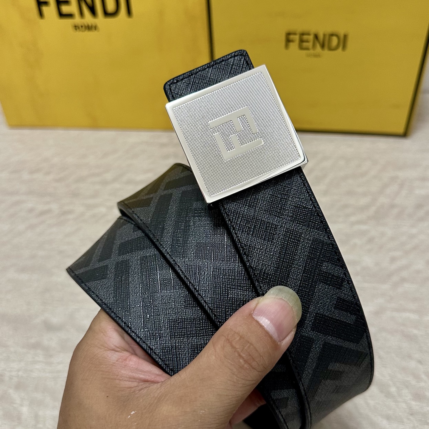 FENDI（芬迪）专柜同款 宽4.0CM 双环正反用腰带 FF按钉搭扣 黑色Cuoio Romano皮革