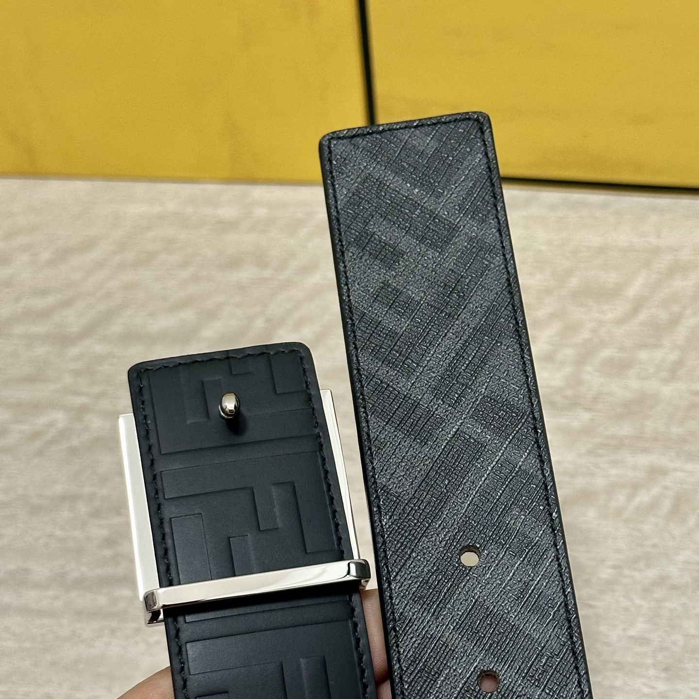 FENDI（芬迪）专柜同款 宽4.0CM 双环正反用腰带 FF按钉搭扣 黑色Cuoio Romano皮革