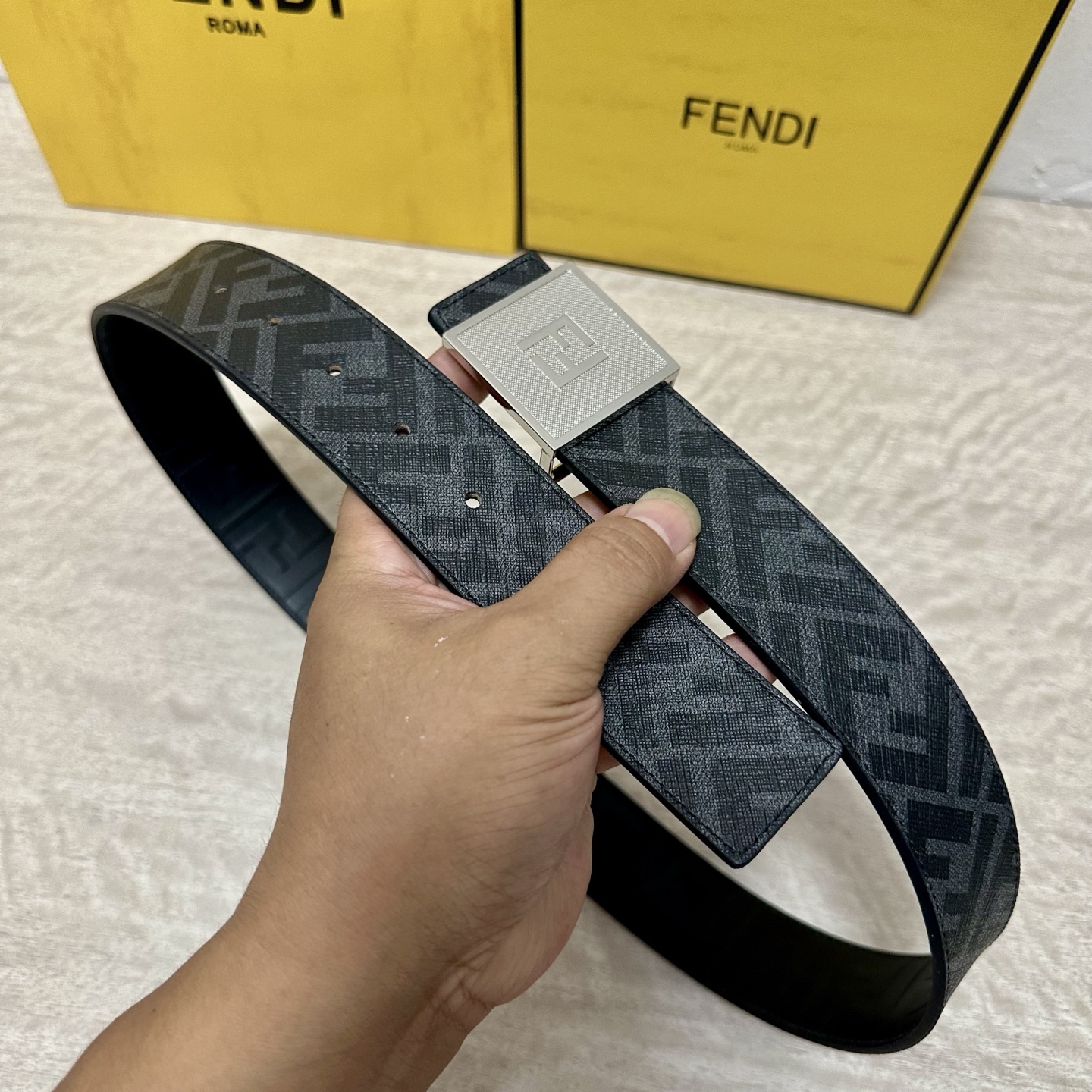 FENDI（芬迪）专柜同款 宽4.0CM 双环正反用腰带 FF按钉搭扣 黑色Cuoio Romano皮革