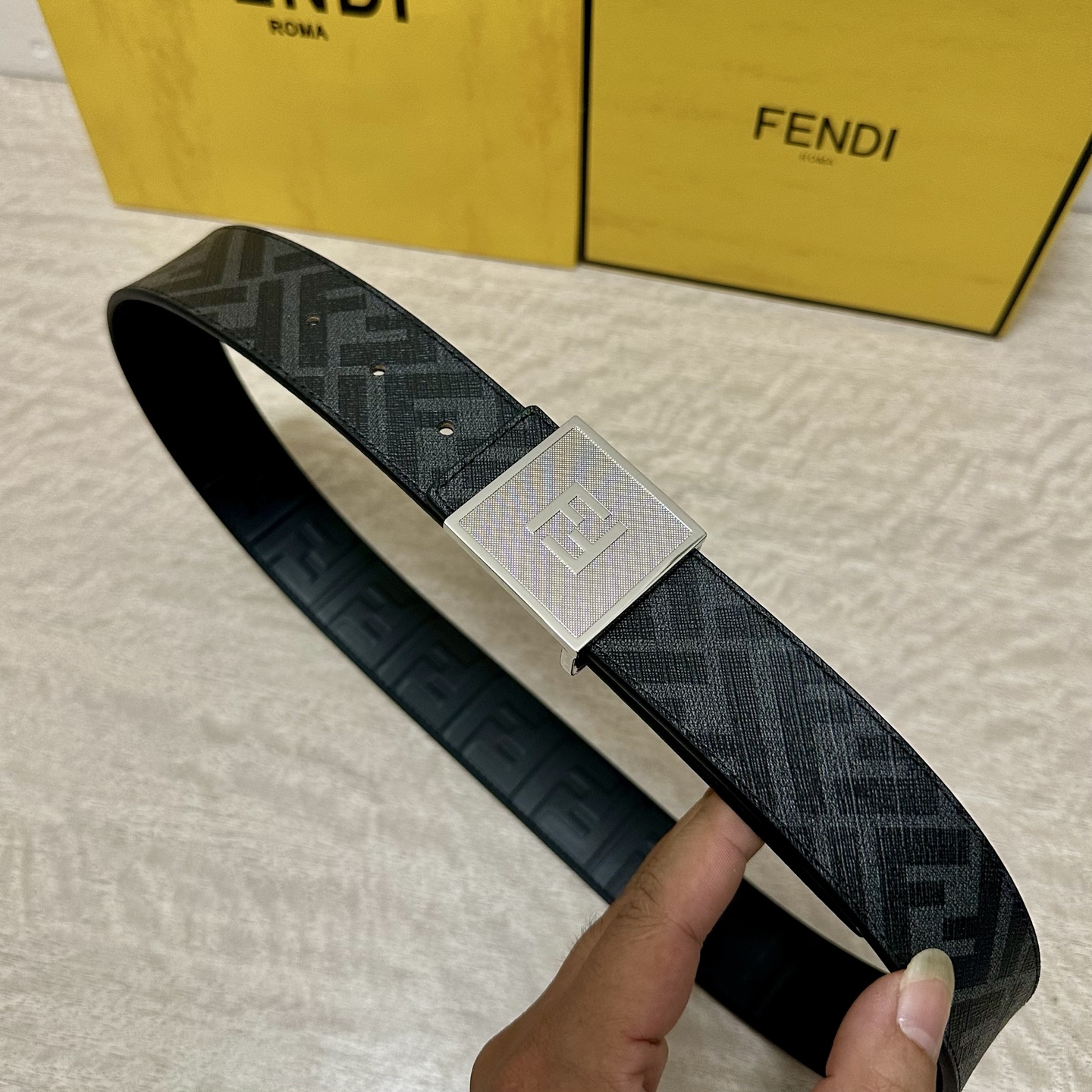 FENDI（芬迪）专柜同款 宽4.0CM 双环正反用腰带 FF按钉搭扣 黑色Cuoio Romano皮革