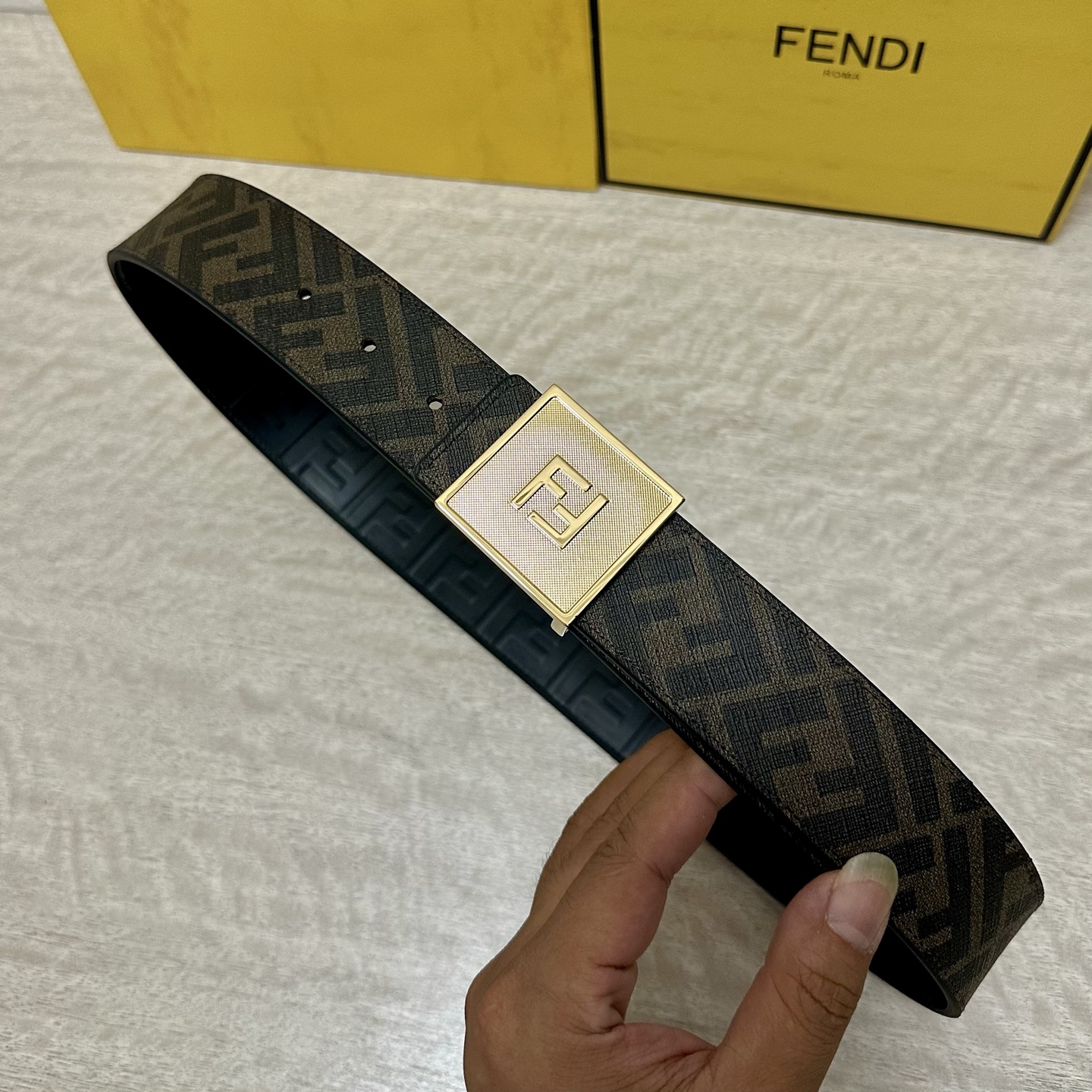 FENDI（芬迪）专柜同款 宽4.0CM 双环正反用腰带 FF按钉搭扣 黑色Cuoio Romano皮革