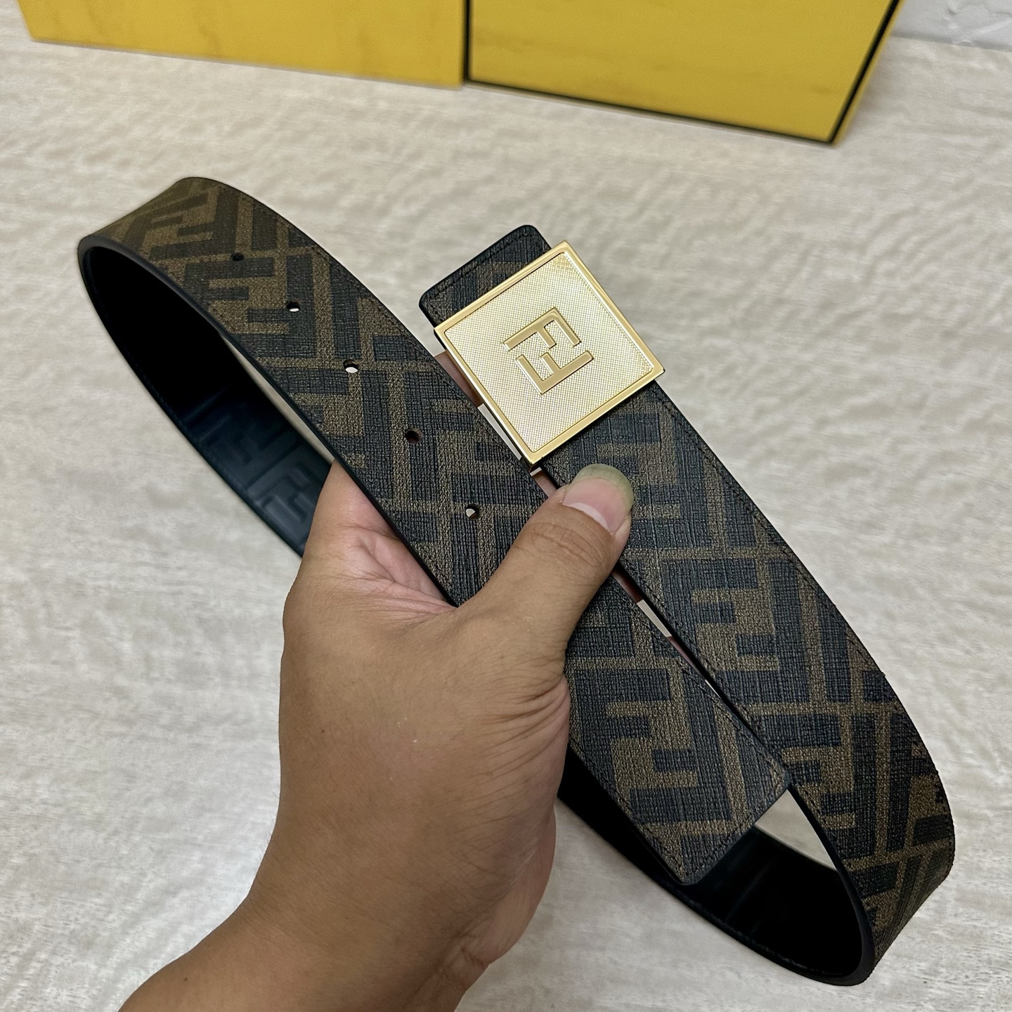 FENDI（芬迪）专柜同款 宽4.0CM 双环正反用腰带 FF按钉搭扣 黑色Cuoio Romano皮革