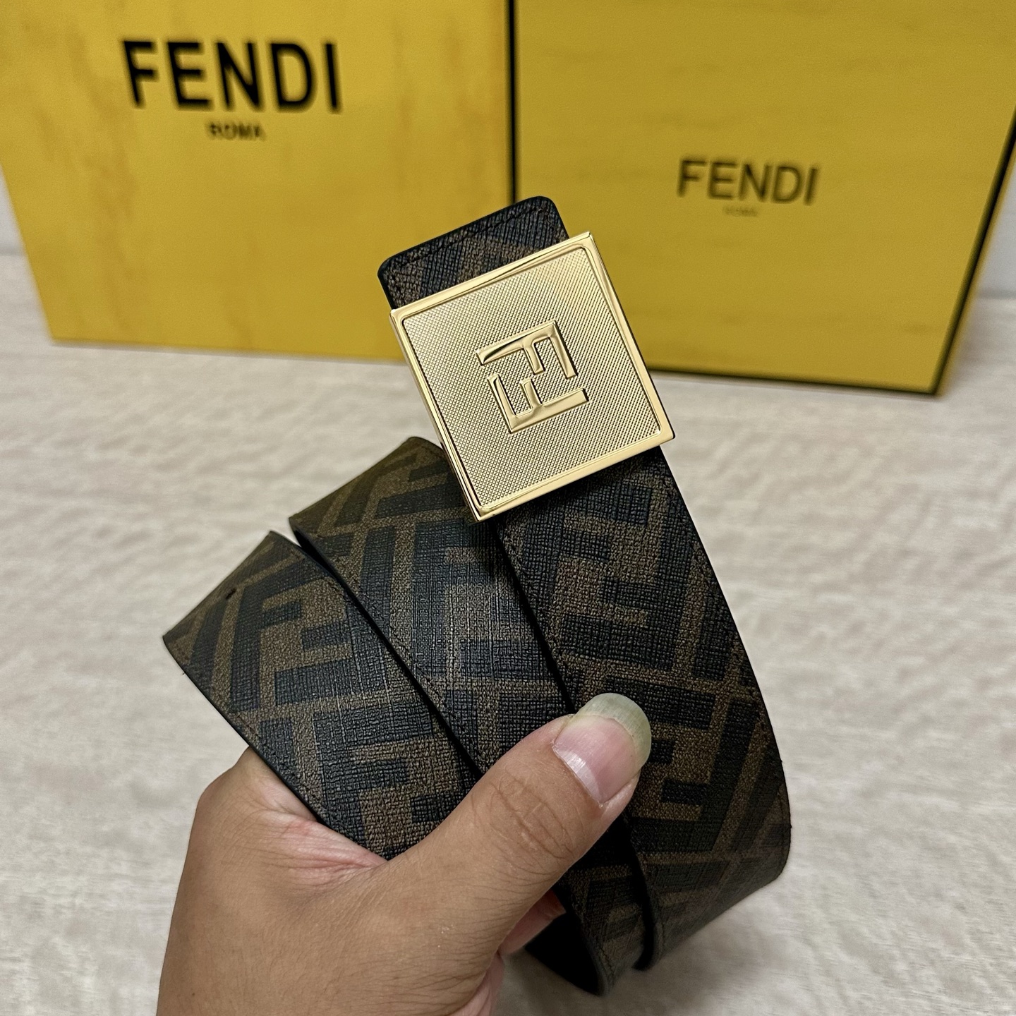 FENDI（芬迪）专柜同款 宽4.0CM 双环正反用腰带 FF按钉搭扣 黑色Cuoio Romano皮革