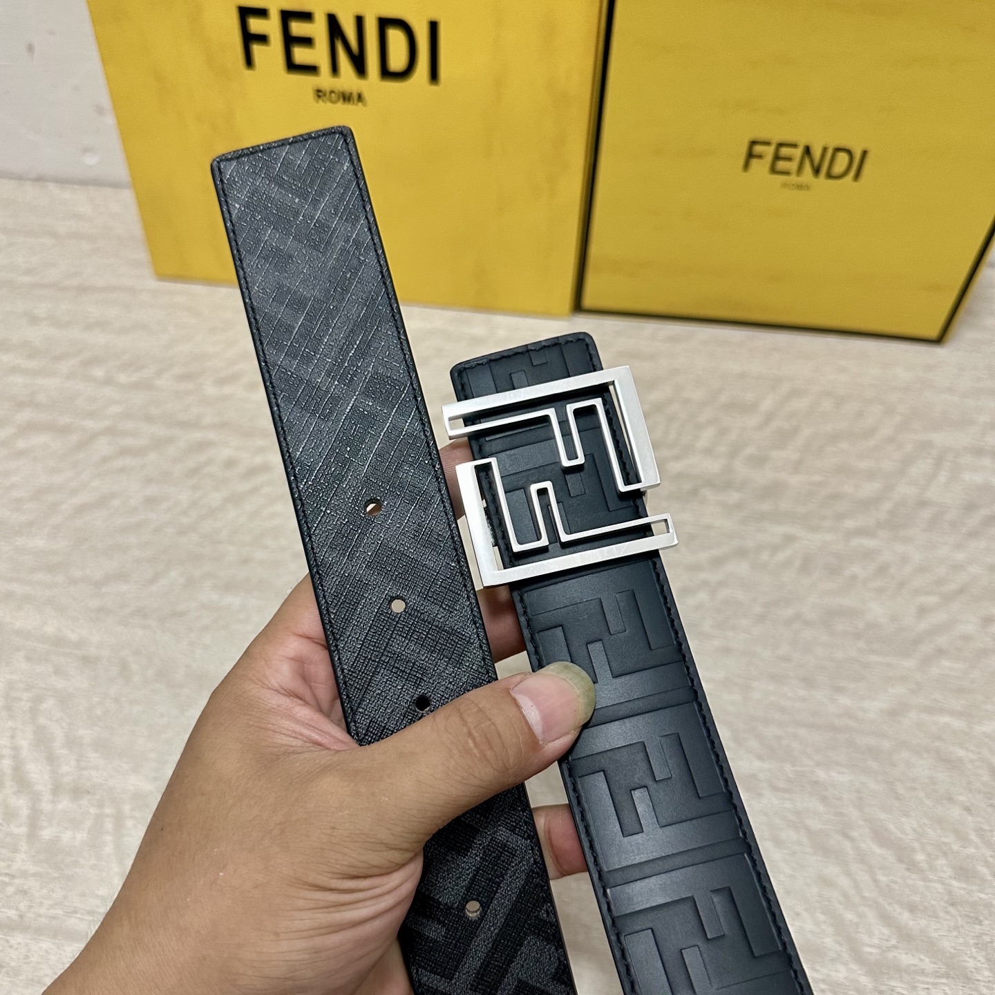 FENDI（芬迪）专柜同款 宽4.0CM 双环正反用腰带 FF按钉搭扣 黑色Cuoio Romano皮革