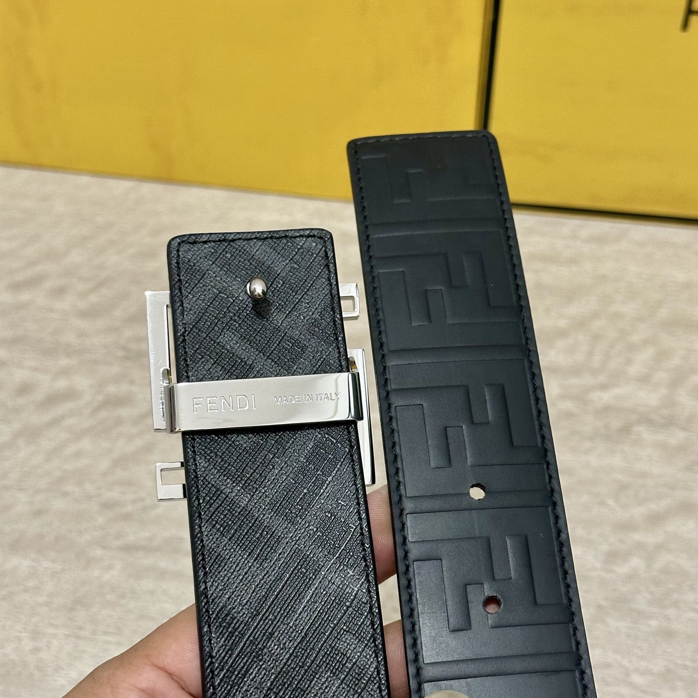 FENDI（芬迪）专柜同款 宽4.0CM 双环正反用腰带 FF按钉搭扣 黑色Cuoio Romano皮革