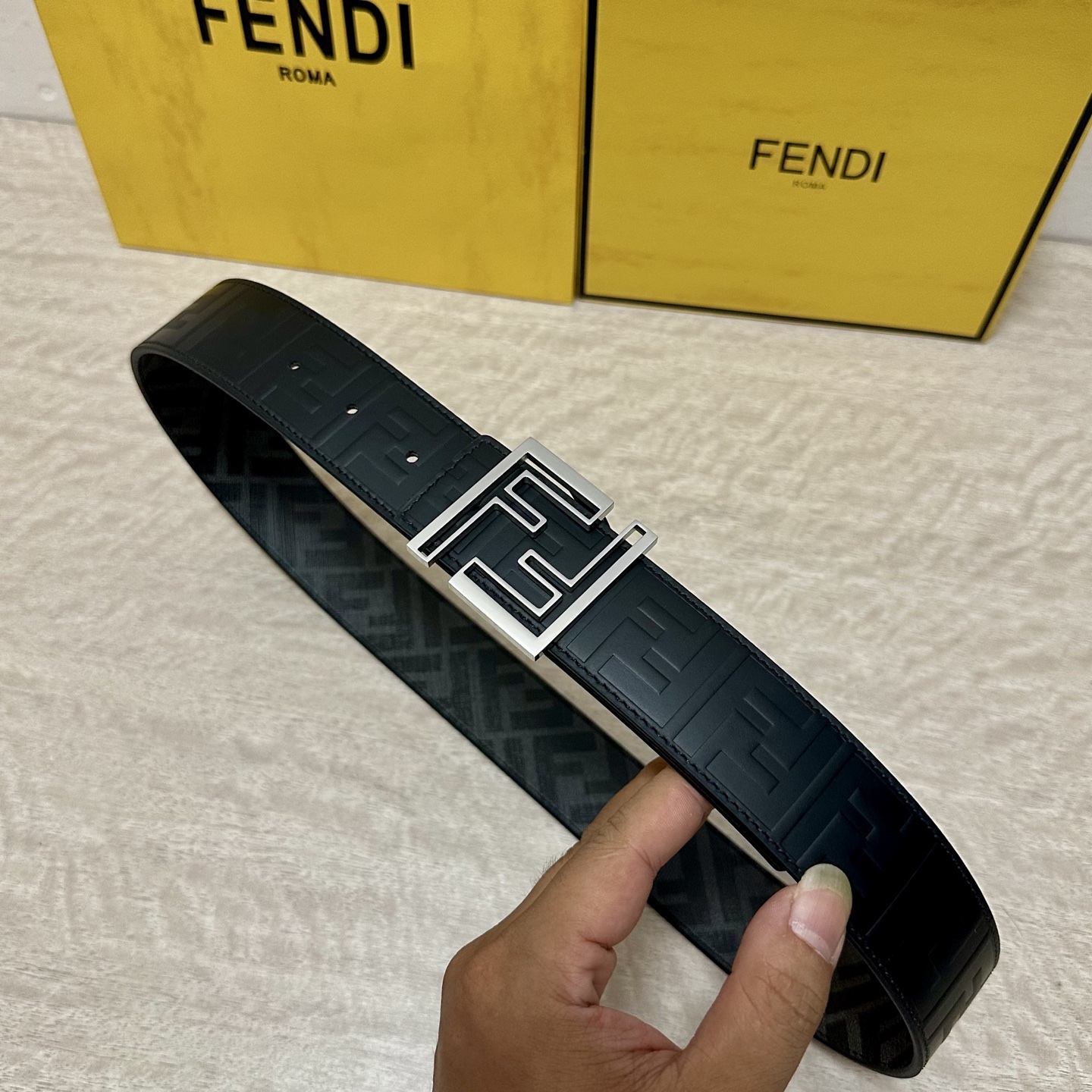 FENDI（芬迪）专柜同款 宽4.0CM 双环正反用腰带 FF按钉搭扣 黑色Cuoio Romano皮革