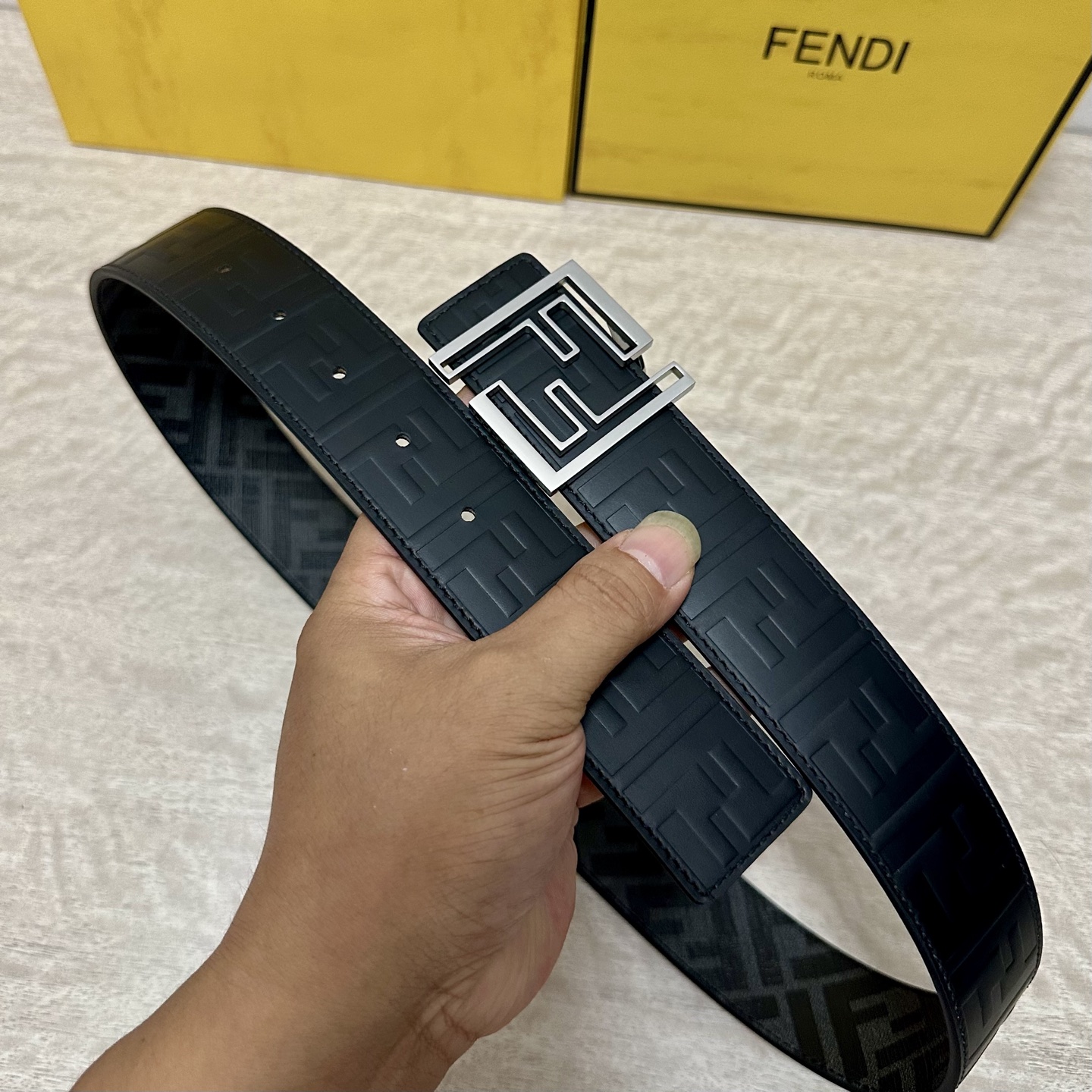 FENDI（芬迪）专柜同款 宽4.0CM 双环正反用腰带 FF按钉搭扣 黑色Cuoio Romano皮革