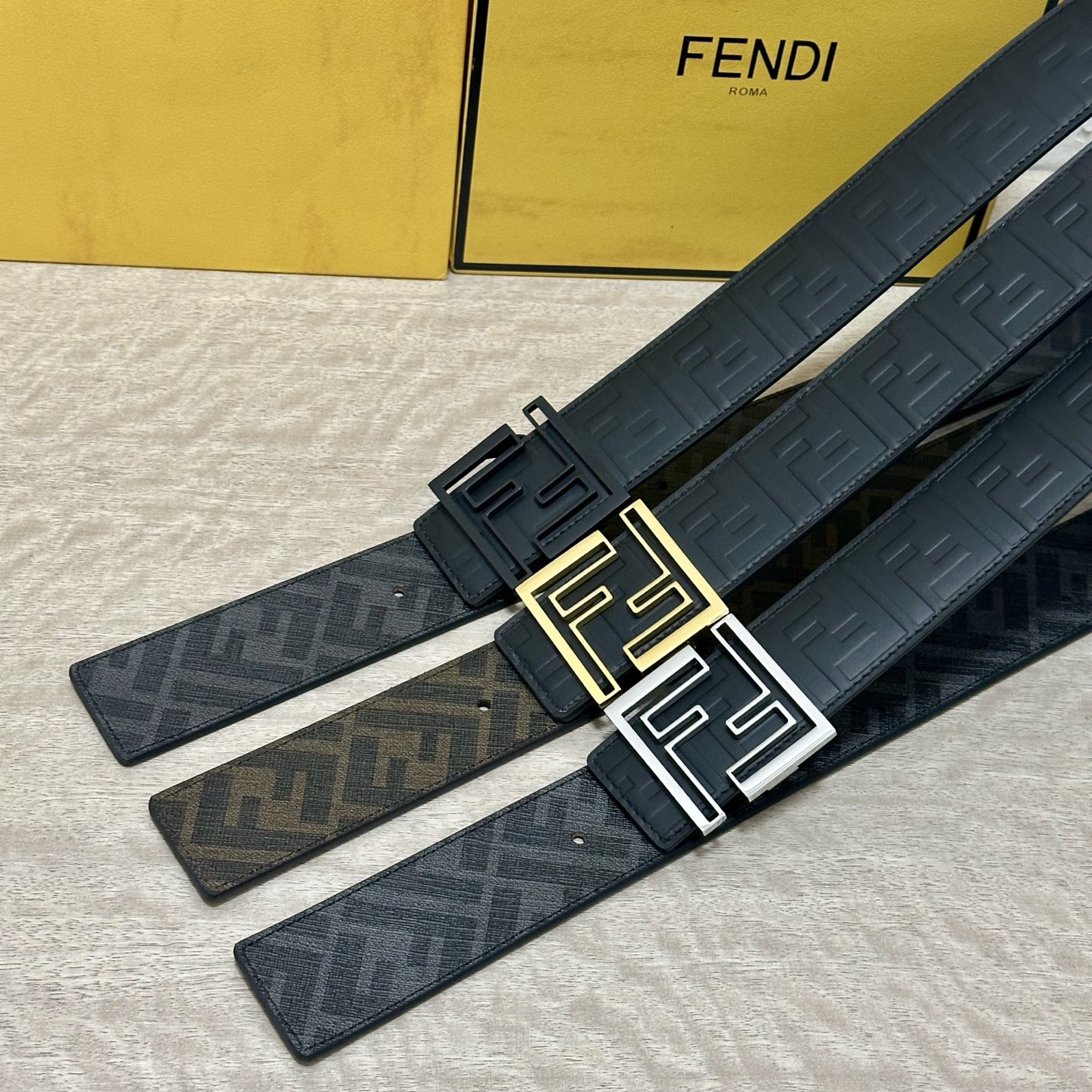 FENDI（芬迪）专柜同款 宽4.0CM 双环正反用腰带 FF按钉搭扣 黑色Cuoio Romano皮革