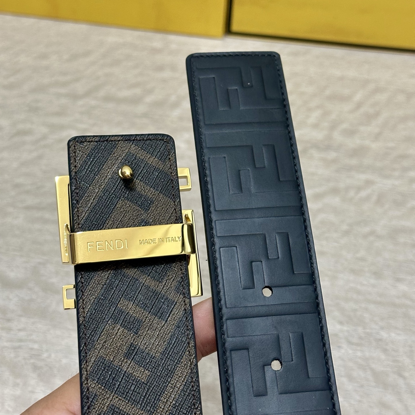 FENDI（芬迪）专柜同款 宽4.0CM 双环正反用腰带 FF按钉搭扣 黑色Cuoio Romano皮革