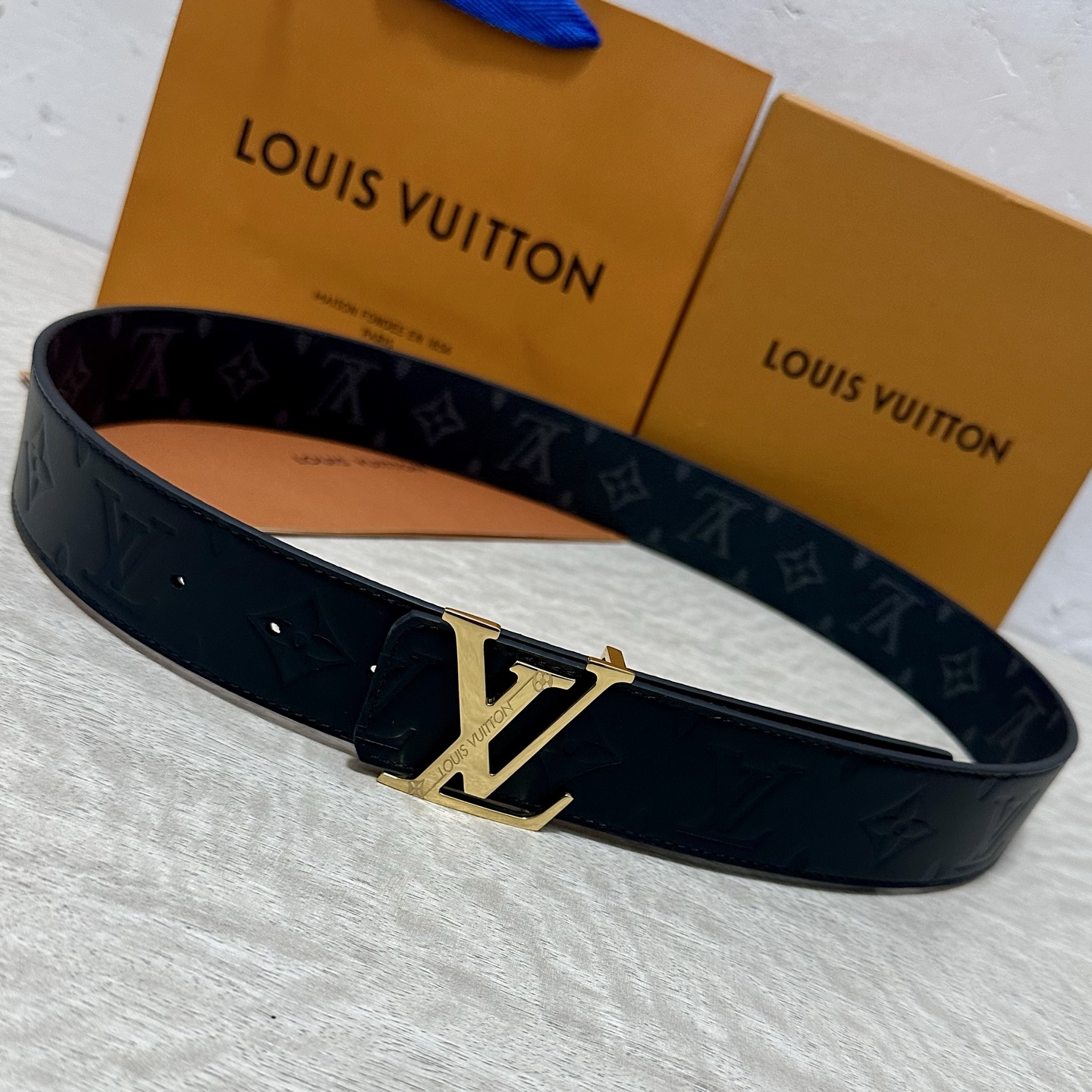 LV.路易威登 宽40MM双面原版小牛皮 搭配单钌钯电镀扣 完美的手感.油边 出众的设计.风格 高贵奢华
