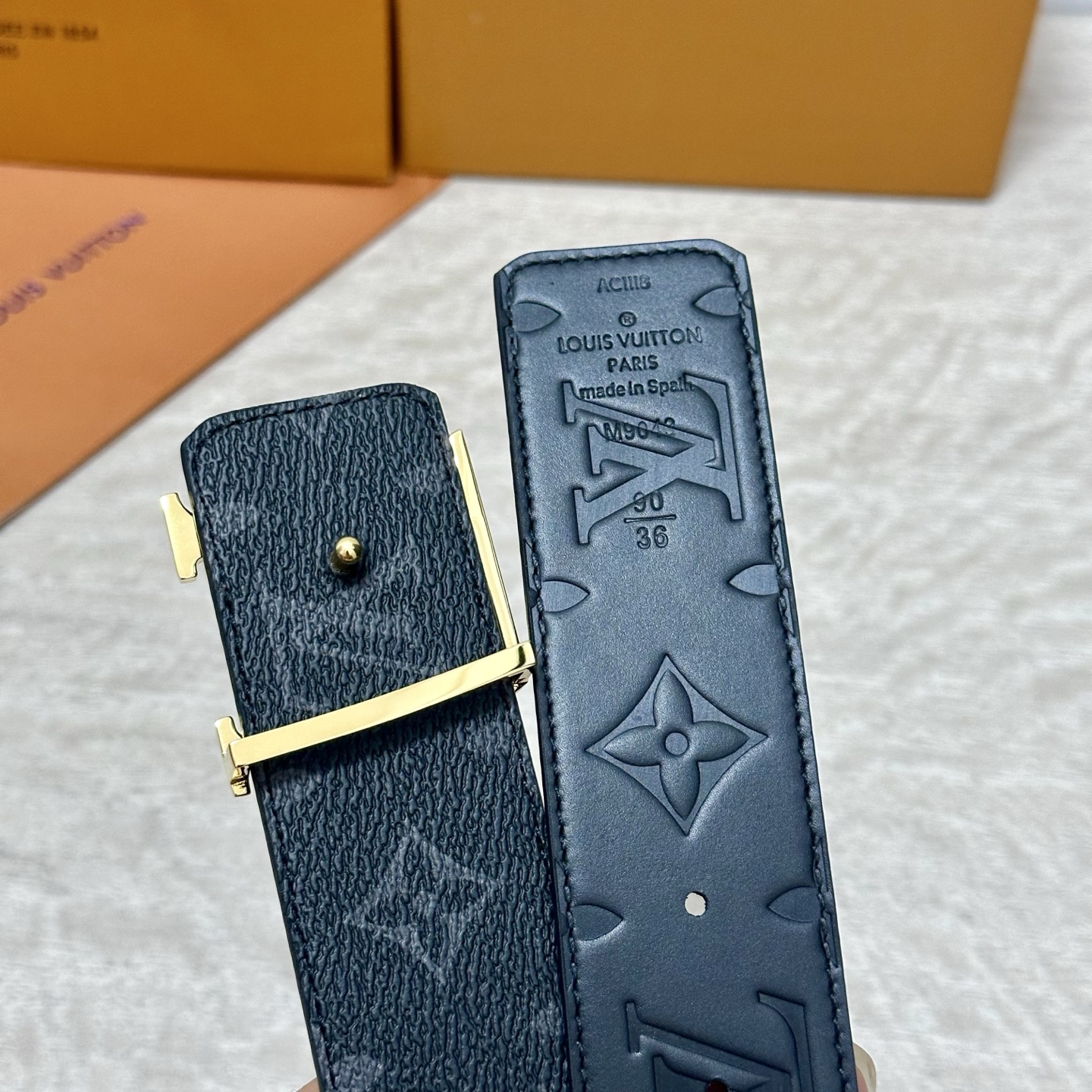 LV.路易威登 宽40MM双面原版小牛皮 搭配单钌钯电镀扣 完美的手感.油边 出众的设计.风格 高贵奢华