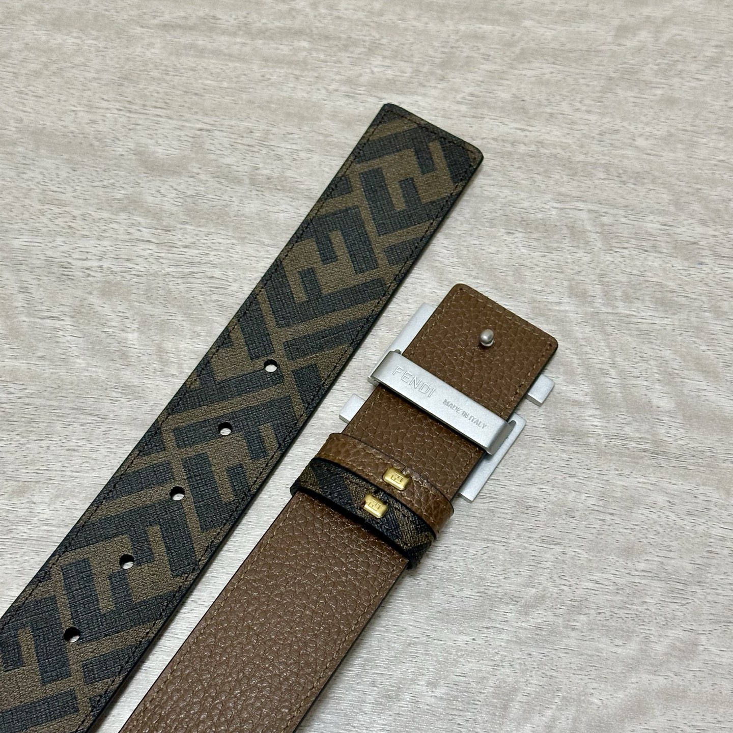 FENDI（芬迪）专柜同款 宽4.0CM 双环正反用腰带 FF按钉搭扣 咖啡色Cuoio Romano皮