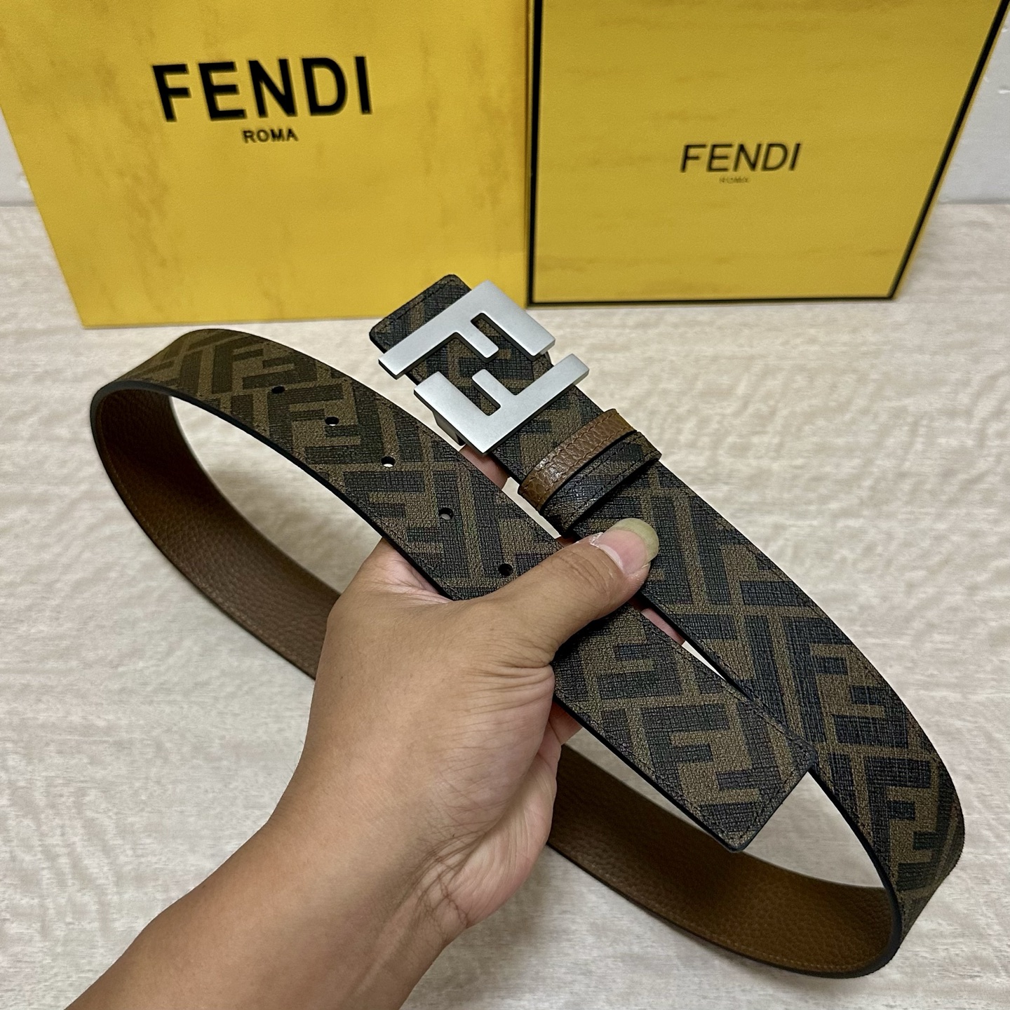 FENDI（芬迪）专柜同款 宽4.0CM 双环正反用腰带 FF按钉搭扣 咖啡色Cuoio Romano皮