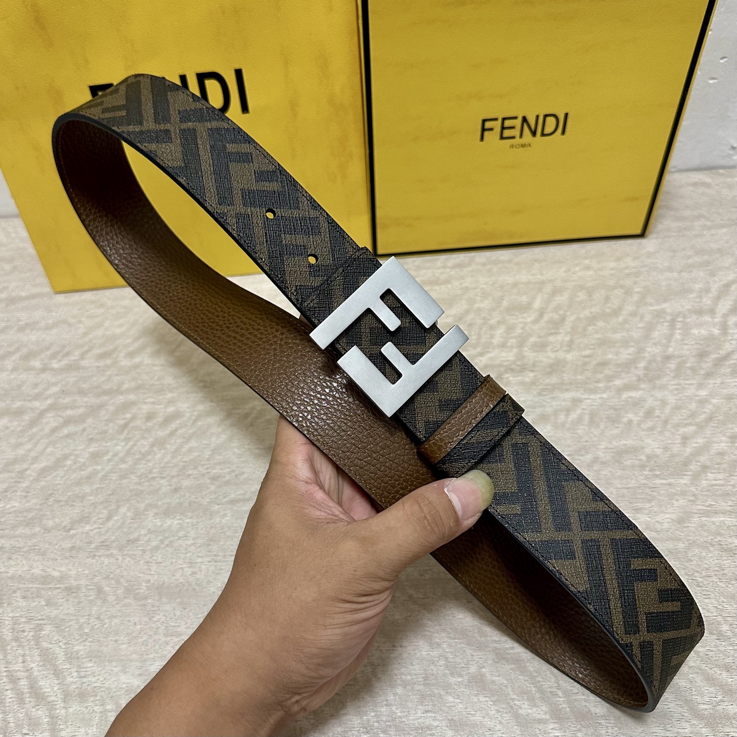 FENDI（芬迪）专柜同款 宽4.0CM 双环正反用腰带 FF按钉搭扣 咖啡色Cuoio Romano皮