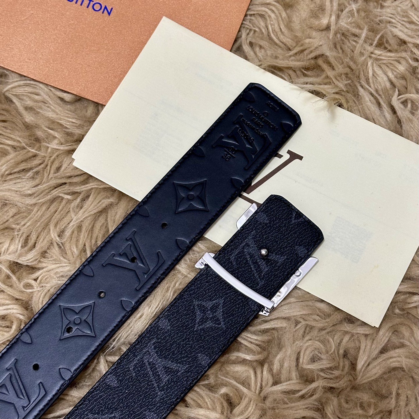 🅿️150 LV.路易威登 宽40MM双面原版小牛皮 搭配单钌钯电镀扣 完美的手感.油边 出众的设计.风格 高贵奢华 时尚大方 高清实拍 货真价实 品质保证 双面🉑️用