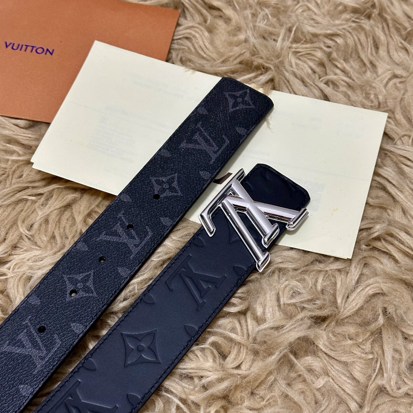 🅿️150 LV.路易威登 宽40MM双面原版小牛皮 搭配单钌钯电镀扣 完美的手感.油边 出众的设计.风格 高贵奢华 时尚大方 高清实拍 货真价实 品质保证 双面🉑️用