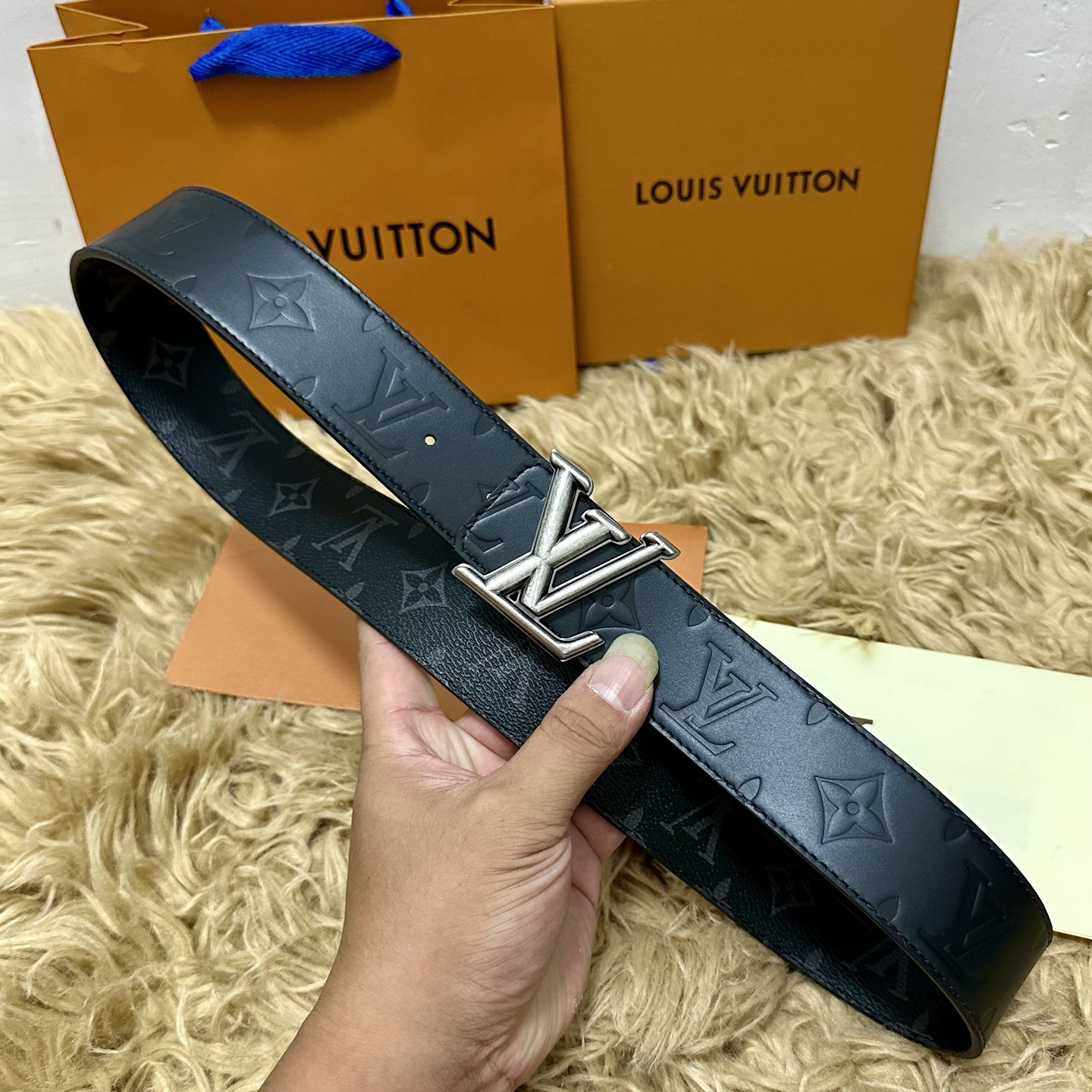 🅿️150 LV.路易威登 宽40MM双面原版小牛皮 搭配单钌钯电镀扣 完美的手感.油边 出众的设计.风格 高贵奢华 时尚大方 高清实拍 货真价实 品质保证 双面🉑️用